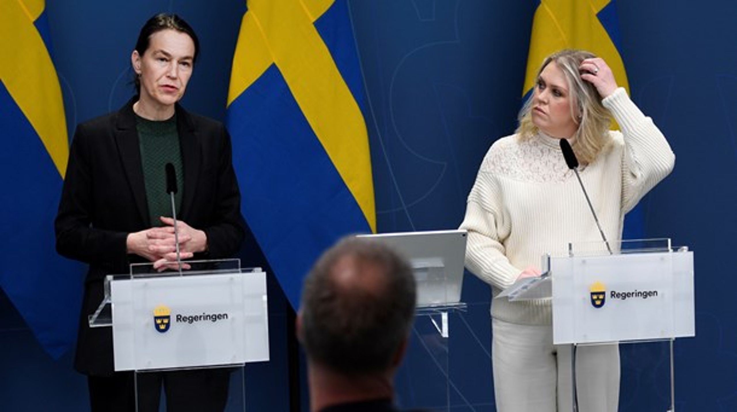 Socialstyrelsens generaldirektör Olivia Wigzell och socialminister Lena Hallengren (S) under pressträffen på onsdagen.