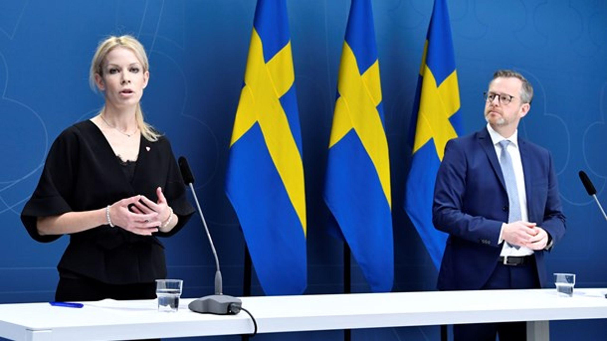 Finansborgarrådet Anna König Jerlmyr (M) och inrikesminister Mikael Damberg (S) vid dagens pressträff.