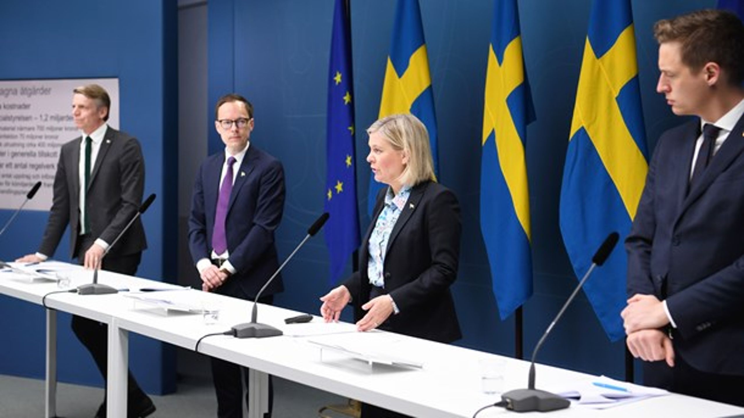 Per Bolund (MP), Mats Persson (L),&nbsp;Magdalena Andersson (S) och Emil Källström (C). Regeringen, C och L satsar 2,2 miljarder kronor för att stärka äldreomsorg och sjukvård i år och nästa år.
