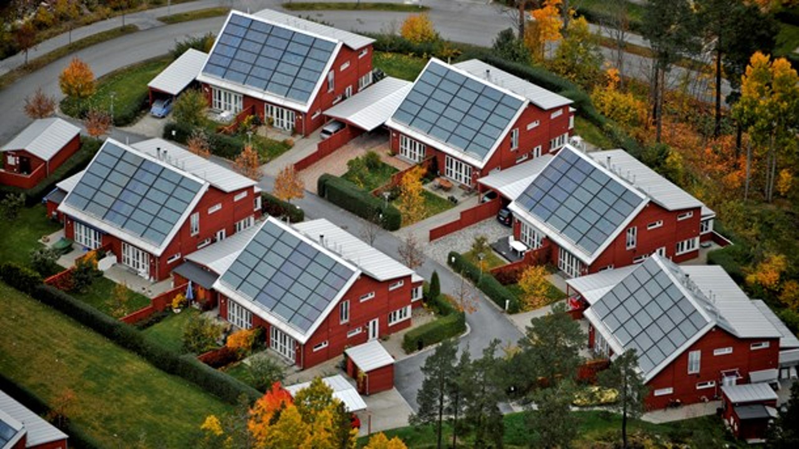 Besluta&nbsp;att grönt avdrag kan göras 2021 för solcellsinstallationer som genomförts såväl 2020 som 2021. Då kan småhusägarna fortsätta vara en aktiv del i energiomställningen, skriver debattören.&nbsp;