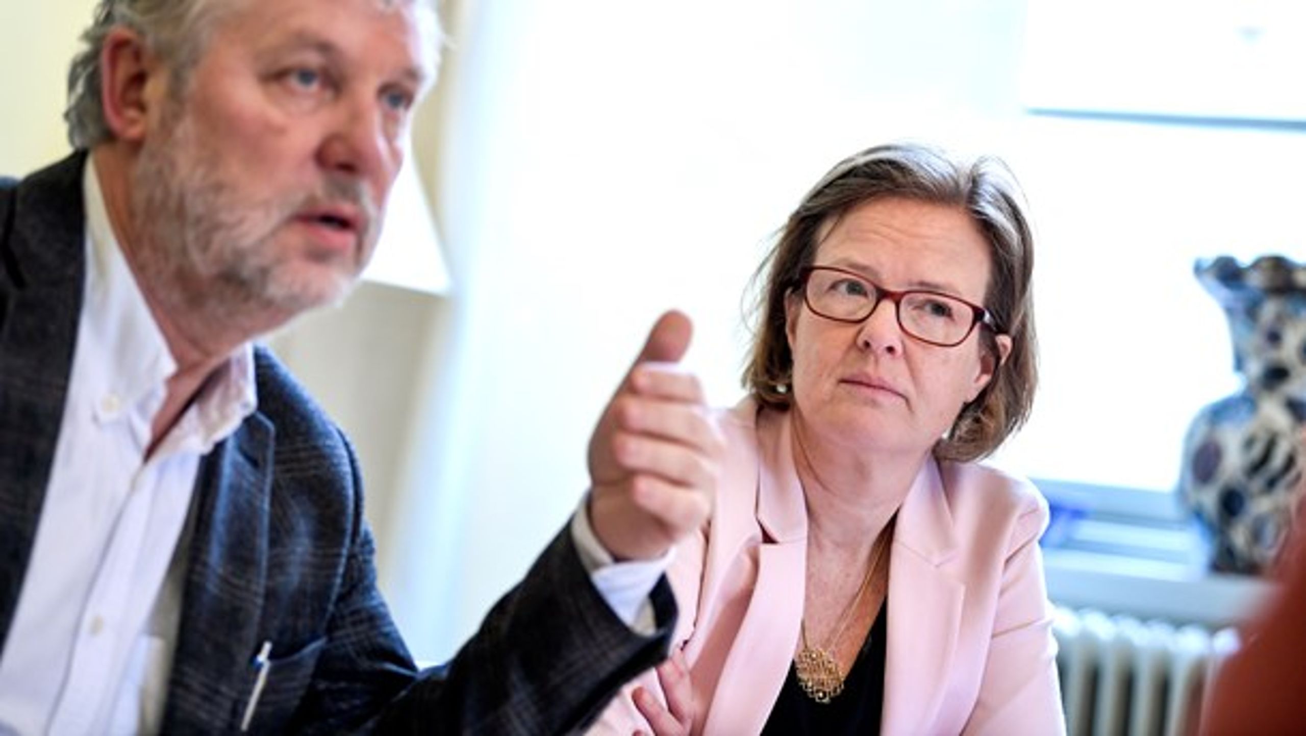 Minister Peter Eriksson (MP)&nbsp;och Sidas gd Carin Jämtin.