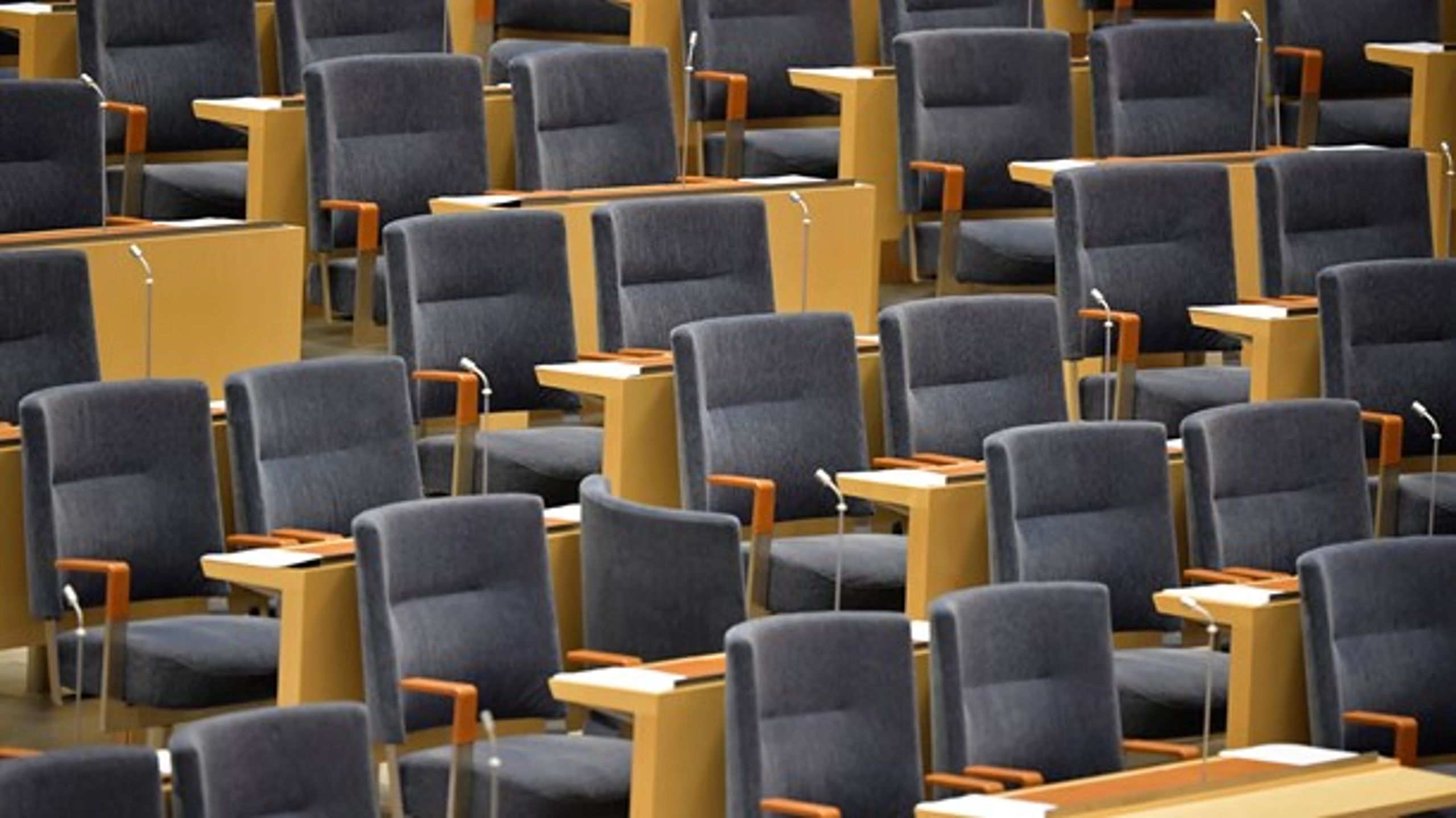 Nästan 300 stolar kommer att stå tomma i riksdagens kammare till den 17 december.