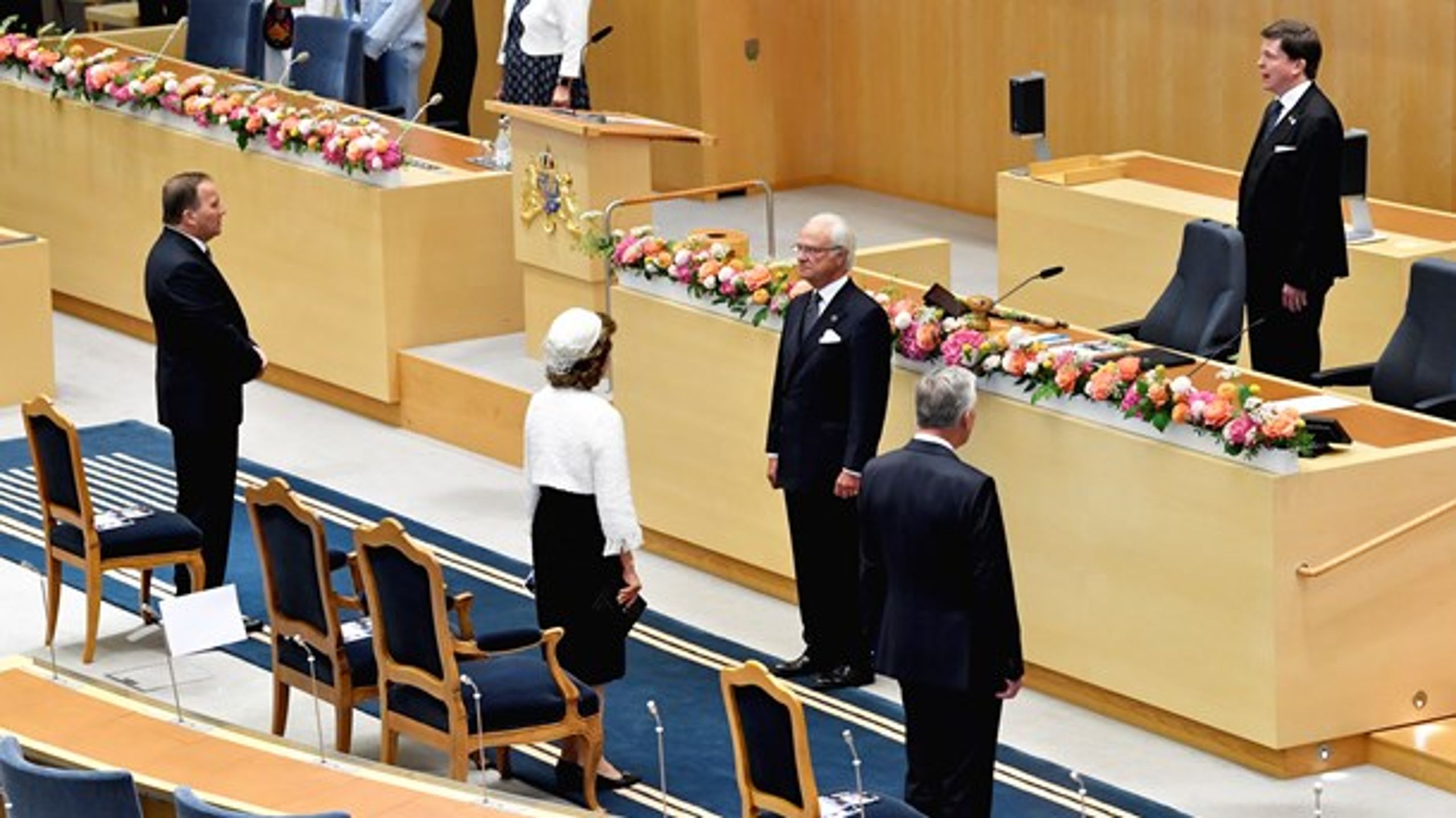 Statsminister Stefan Löfven (S) , drottning Silvia och kung Carl Gustaf i plenisalen i riksdagshuset i samband med riksmötets öppnande 2020.&nbsp;