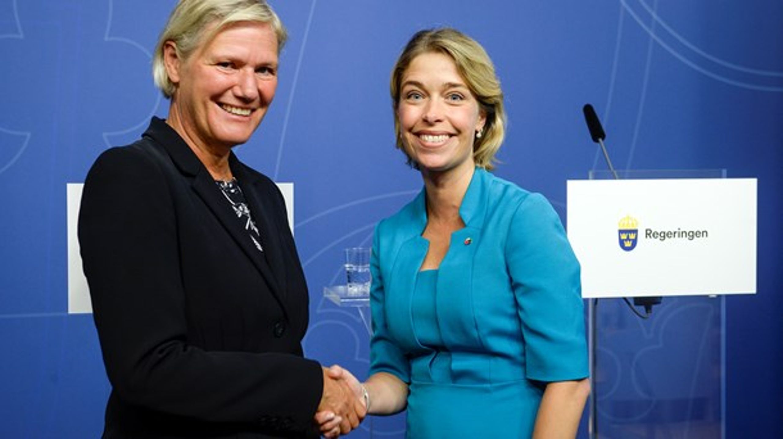 Idel glada miner när dåvarande socialförsäkringsminister Annika Strandhäll i augusti 2015&nbsp;(S) presenterade Ann-Marie Begler som ny gd för Försäkringskassan.