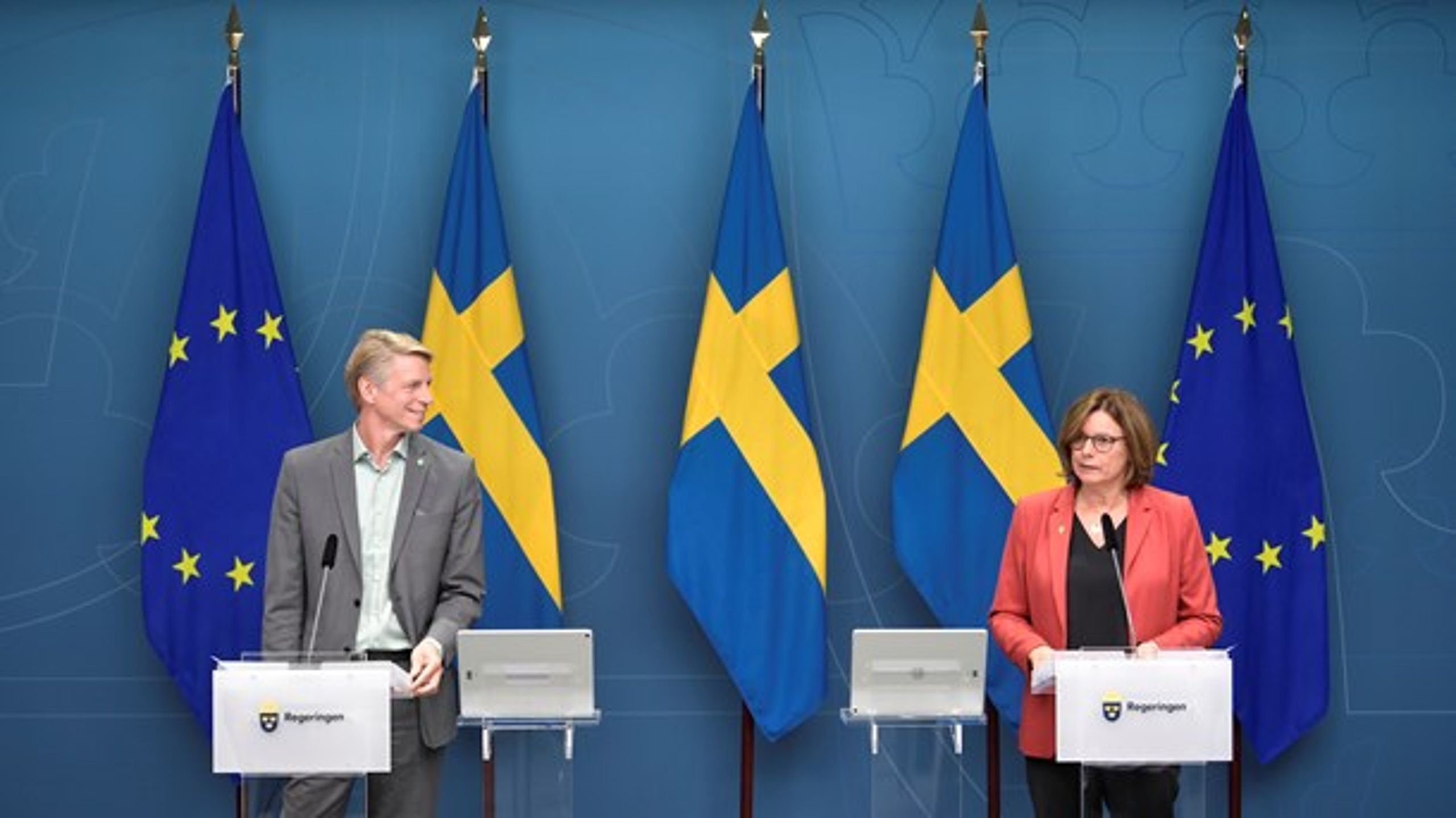 Finansmarknadsminister Per Bolund (MP) och miljö- och klimatminister Isabella Lövin (MP) presenterade på måndagen ett grönt återhämtningspaket.