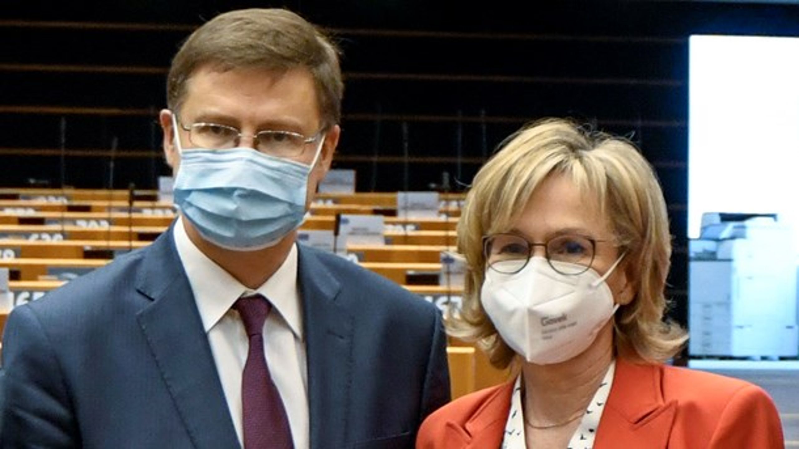 Valdis Dombrovskis och Mairead McGuinness.