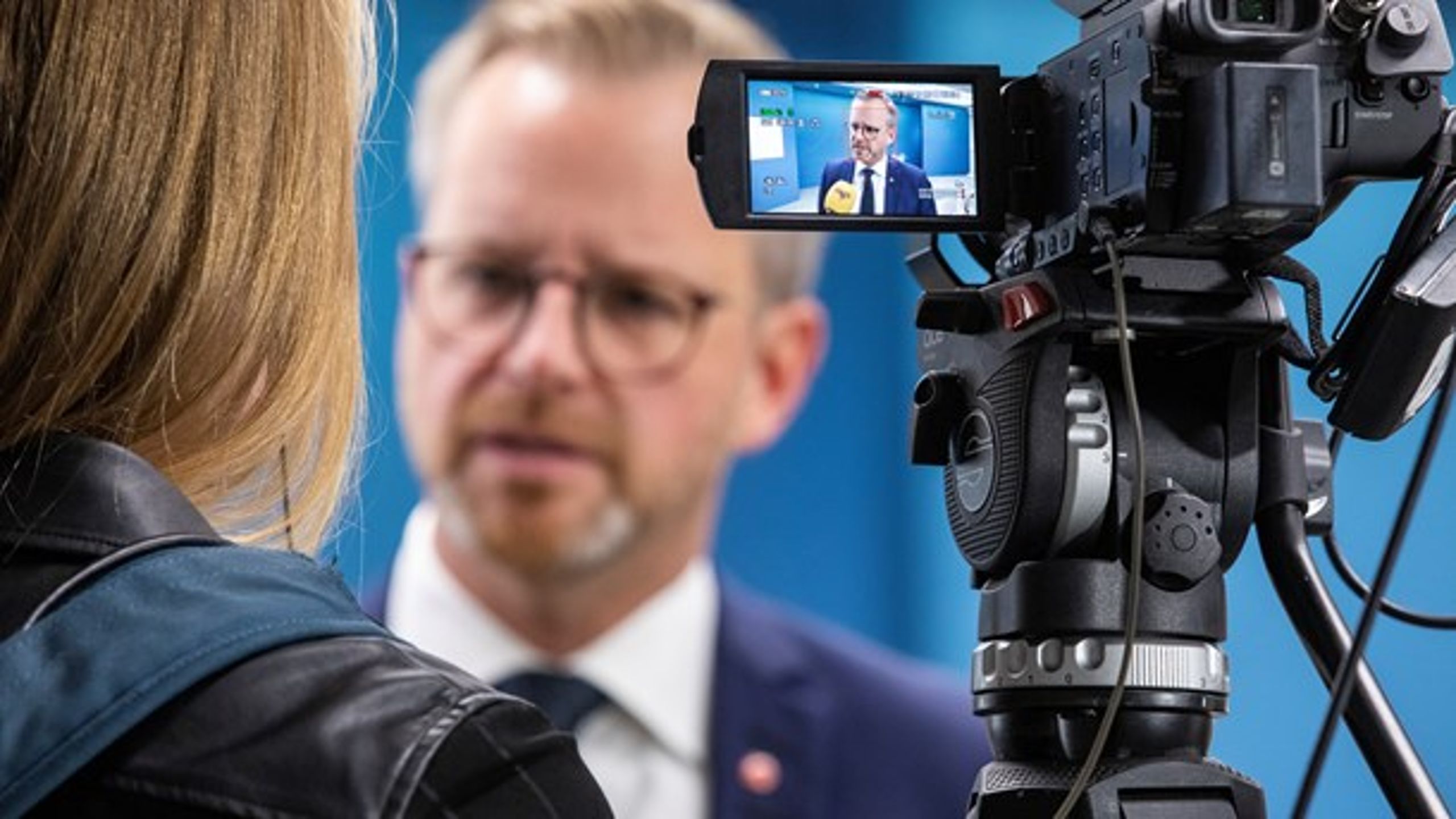 "Inrikesminister Mikael Damberg (S) menar nu att Sverige varit naiva i att tro att utländska investeringar inte kommer ske i företag som är viktiga för vår säkerhet."