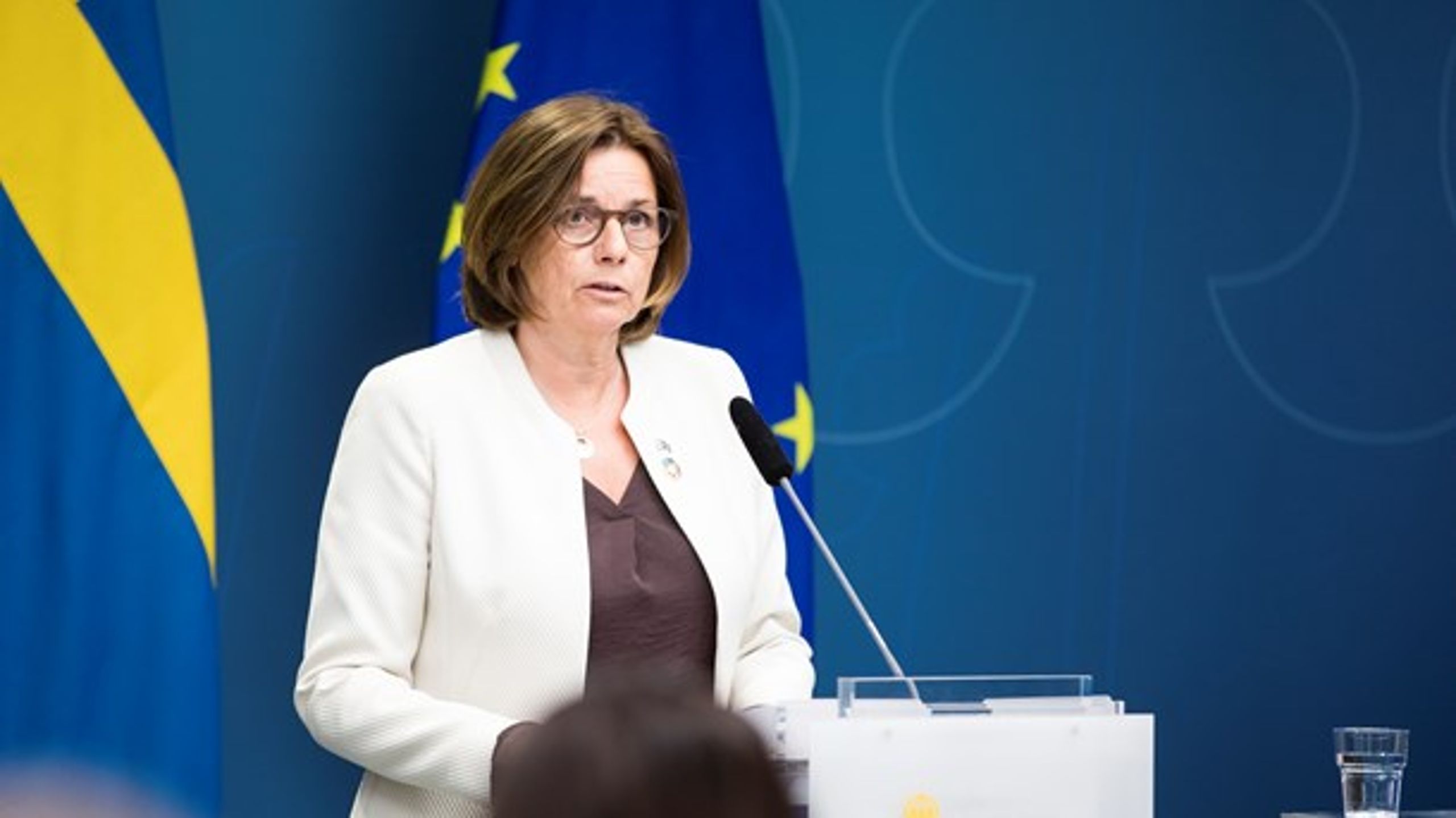 Artikelförfattaren uppmanar Isabella Lövin (MP) och hennes gelikar att höja sin röst i ministerrådet för att få in ett klimatpolitiskt råd i EU.