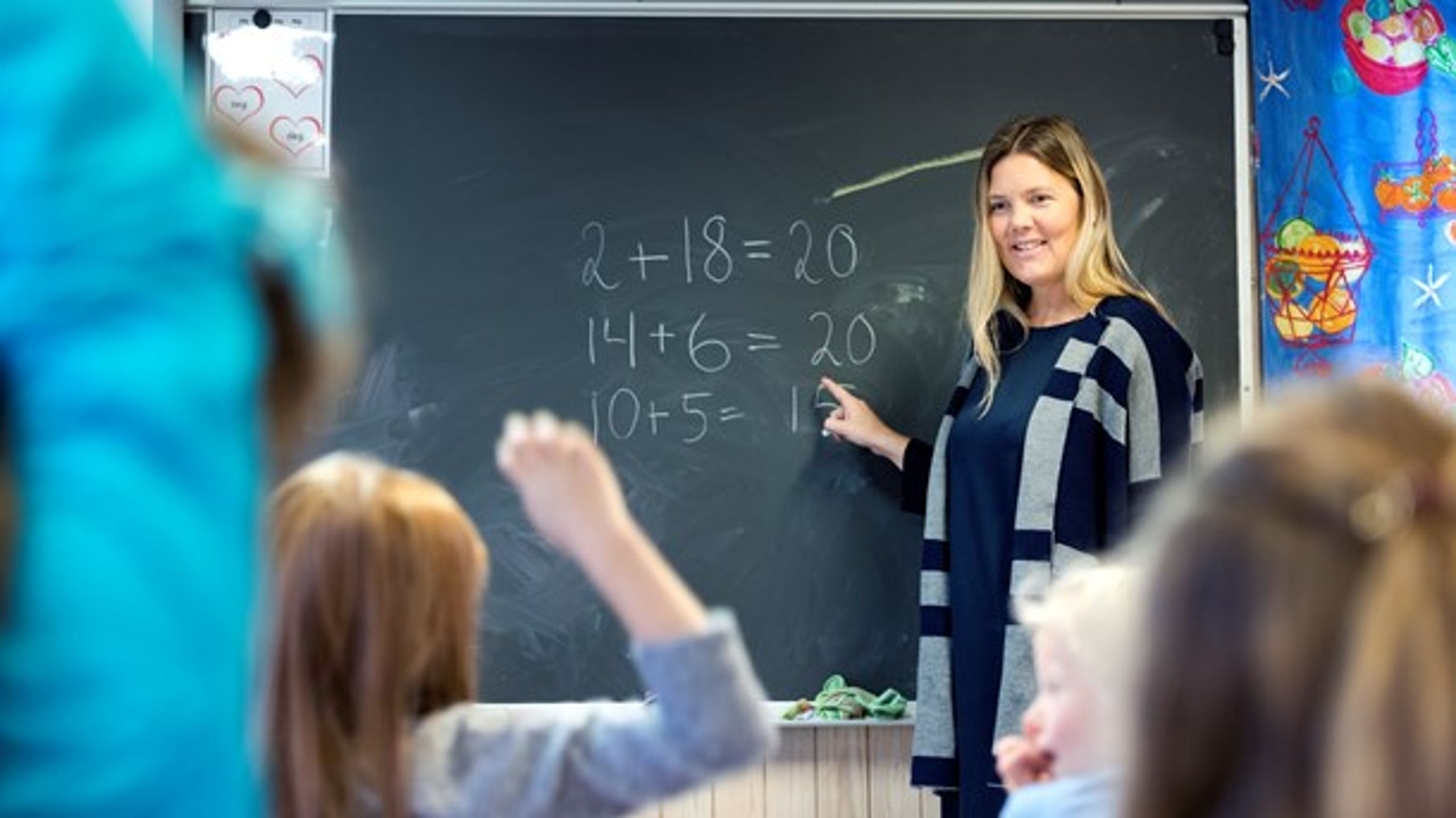 "Skickliga pedagoger är den viktigaste faktorn för elevens lärande. Dessvärre får elever i Sverige mindre lärarledd undervisningstid än i andra OECD-länder."
