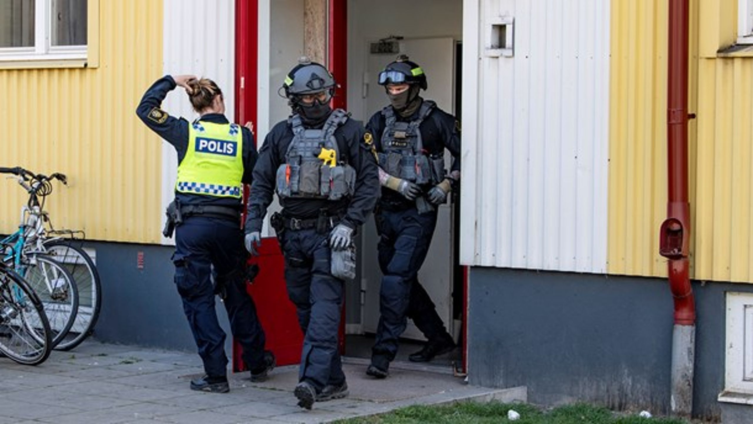 Polisens förstärkta regionala insatsstyrka vid operation Norrsken i våras, en del av den nationella särskilda polisinsatsen Rimfrost.