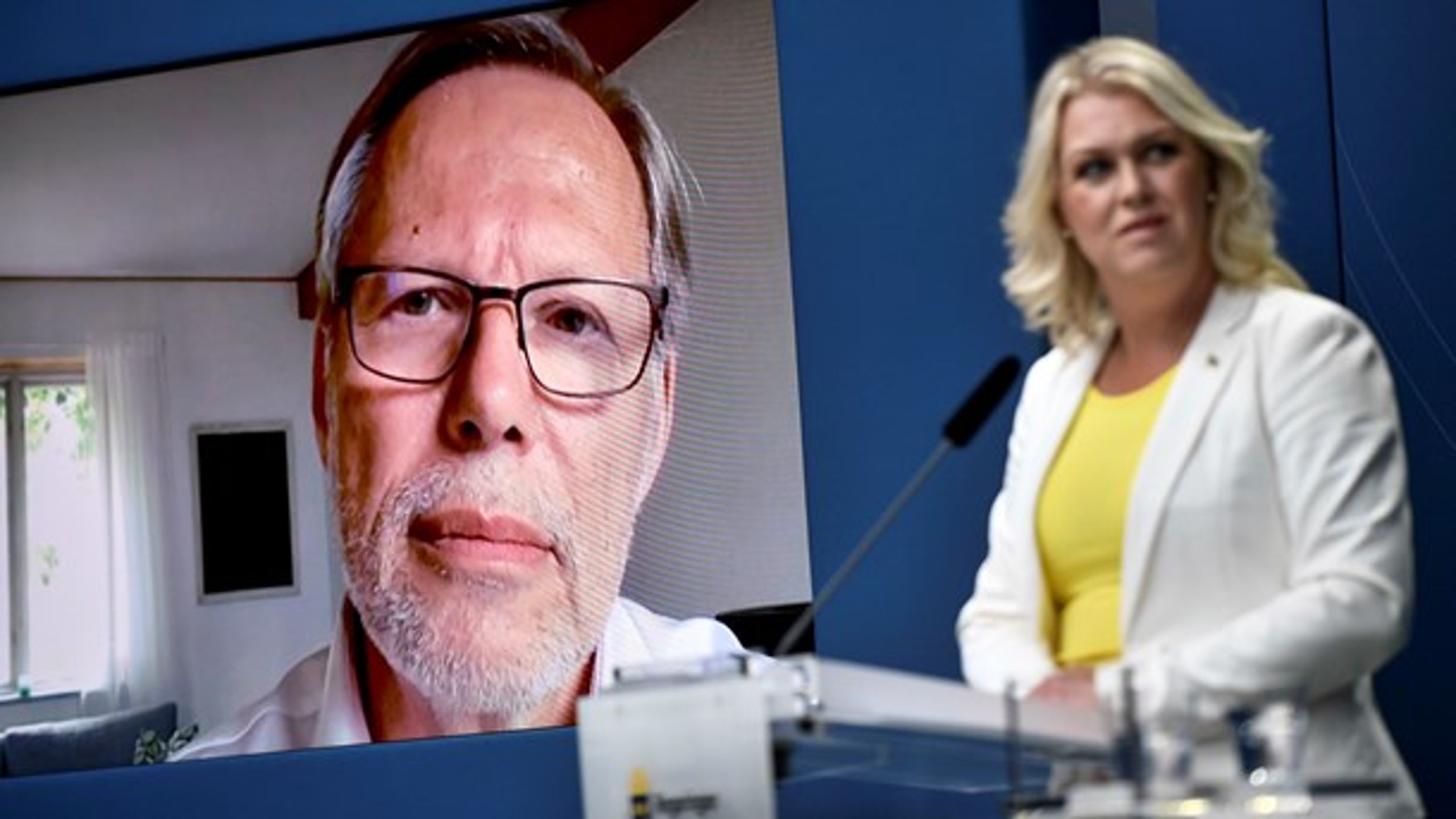 Coronakommissionens ordförande Mats Melin och socialminister Lena Hallengren (S).
