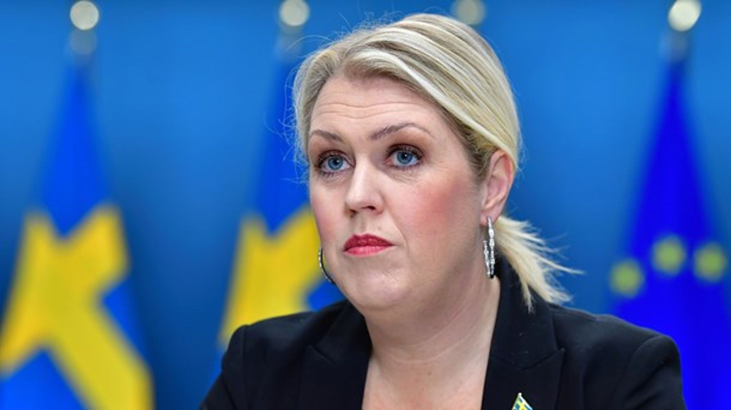 Socialminister Lena Hallengrens besked på torsdagen om förlängt alkoholstopp väcker krögarilska.