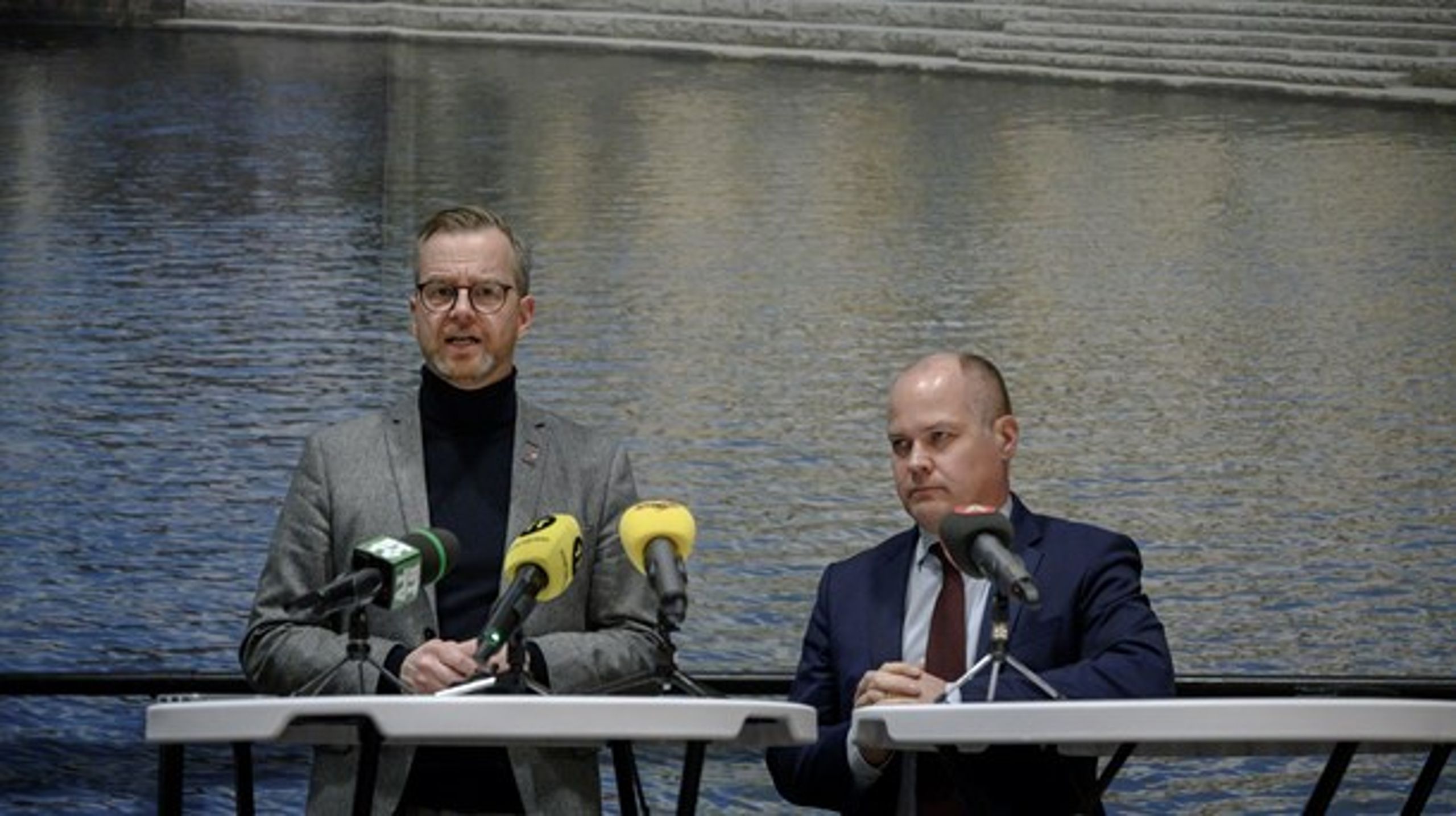 Inrikesminister Mikael Damberg (S) och justitieminister Morgan Johansson (S) vid en pressträff om gängbrott 2019.