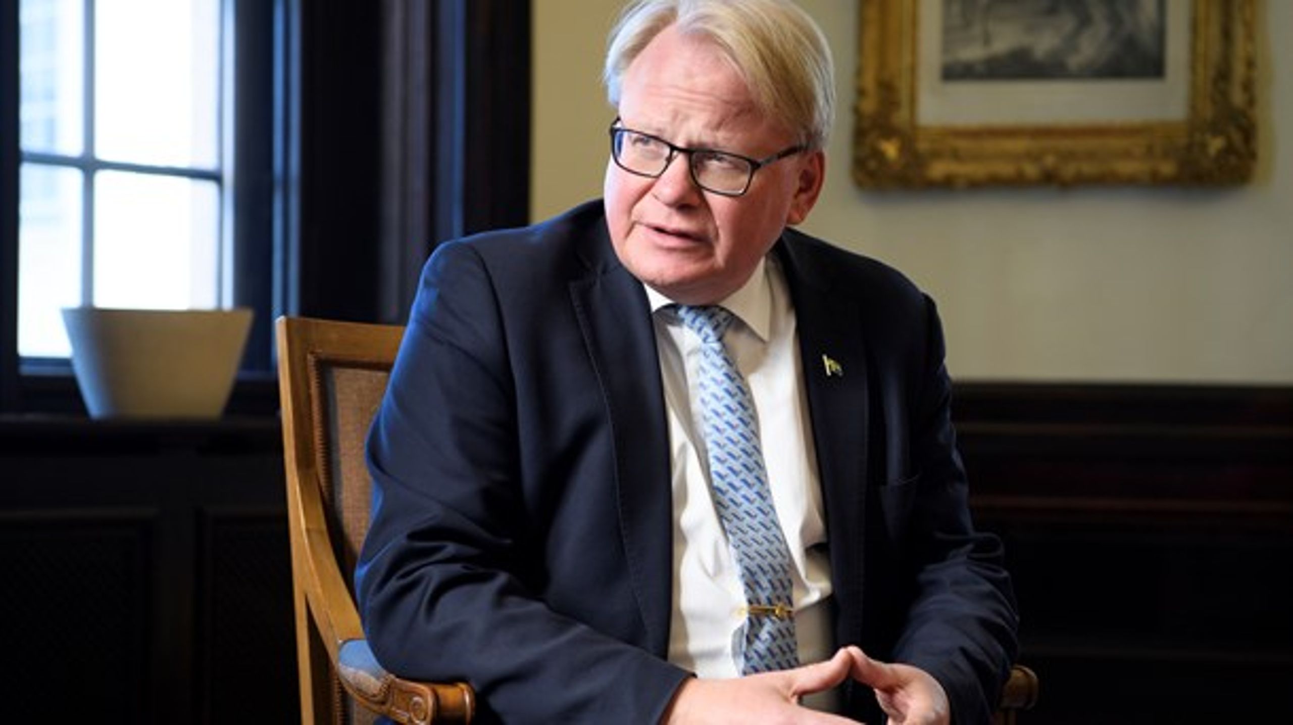 Försvarsminister Peter Hultqvist ändrar inte sin planering.