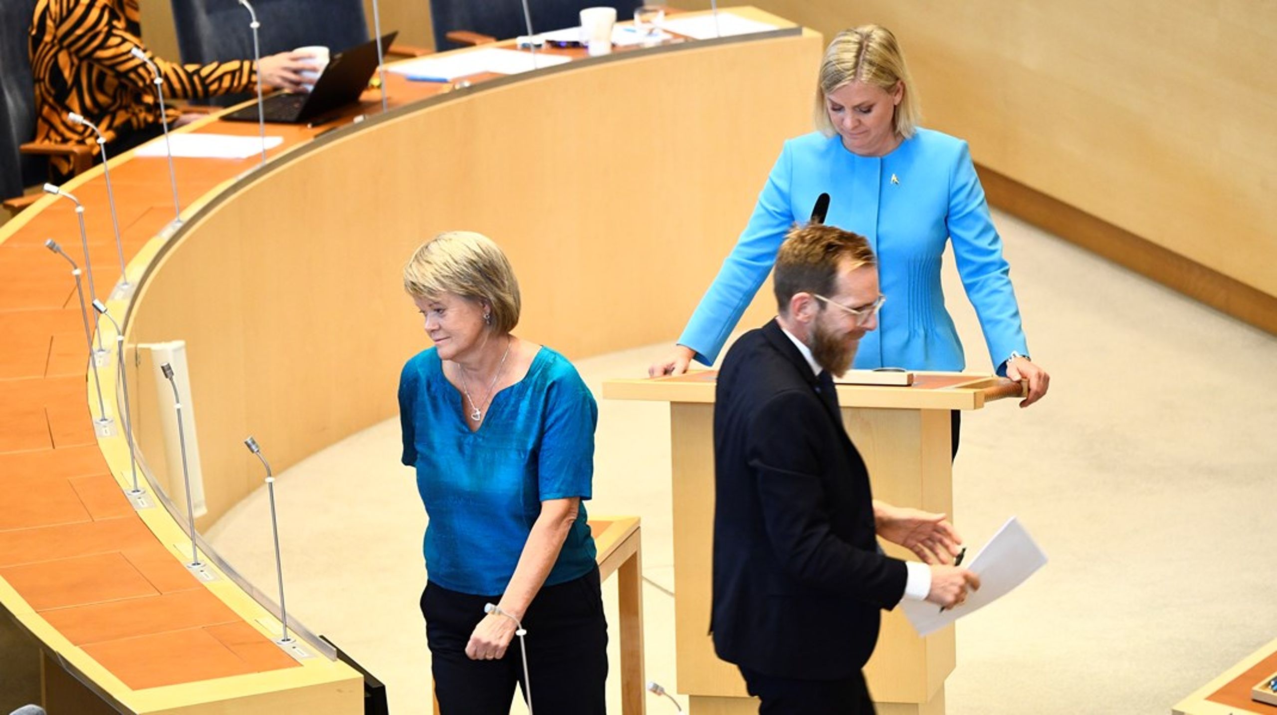 Vänsterpartiets Ulla Andersson, Kristdemokraternas Jakob Forssmed och finansminister Magdalena Andersson (S) under budgetdebatten i september förra året.