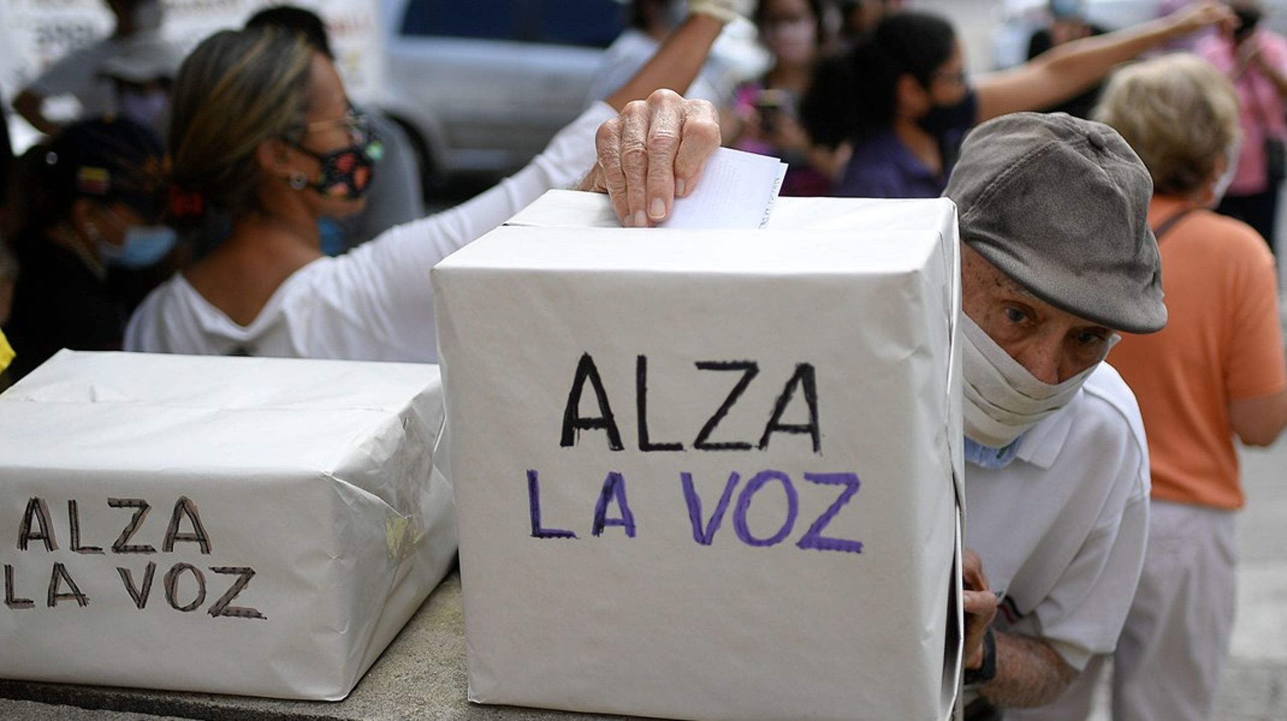 Oppositionen i Venezuela organiserade i december 2020&nbsp;en undersökning för att se om folket ville avvisa president Nicolás Maduros regering.
