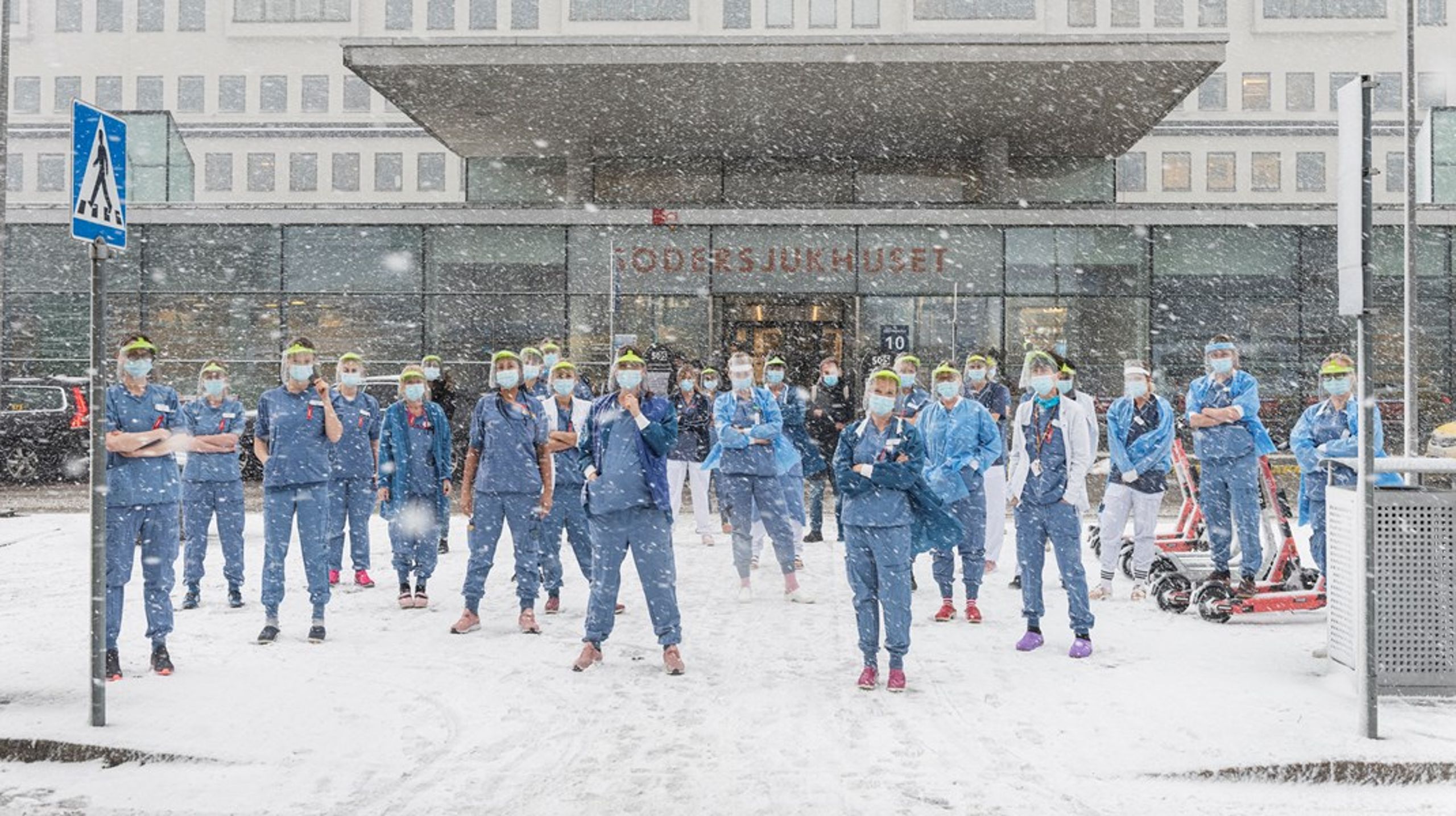 Läkare och barnmorskor protesterade den 11 mars 2021 mot besparingarna på Södersjukhusets kvinnoklinik.
