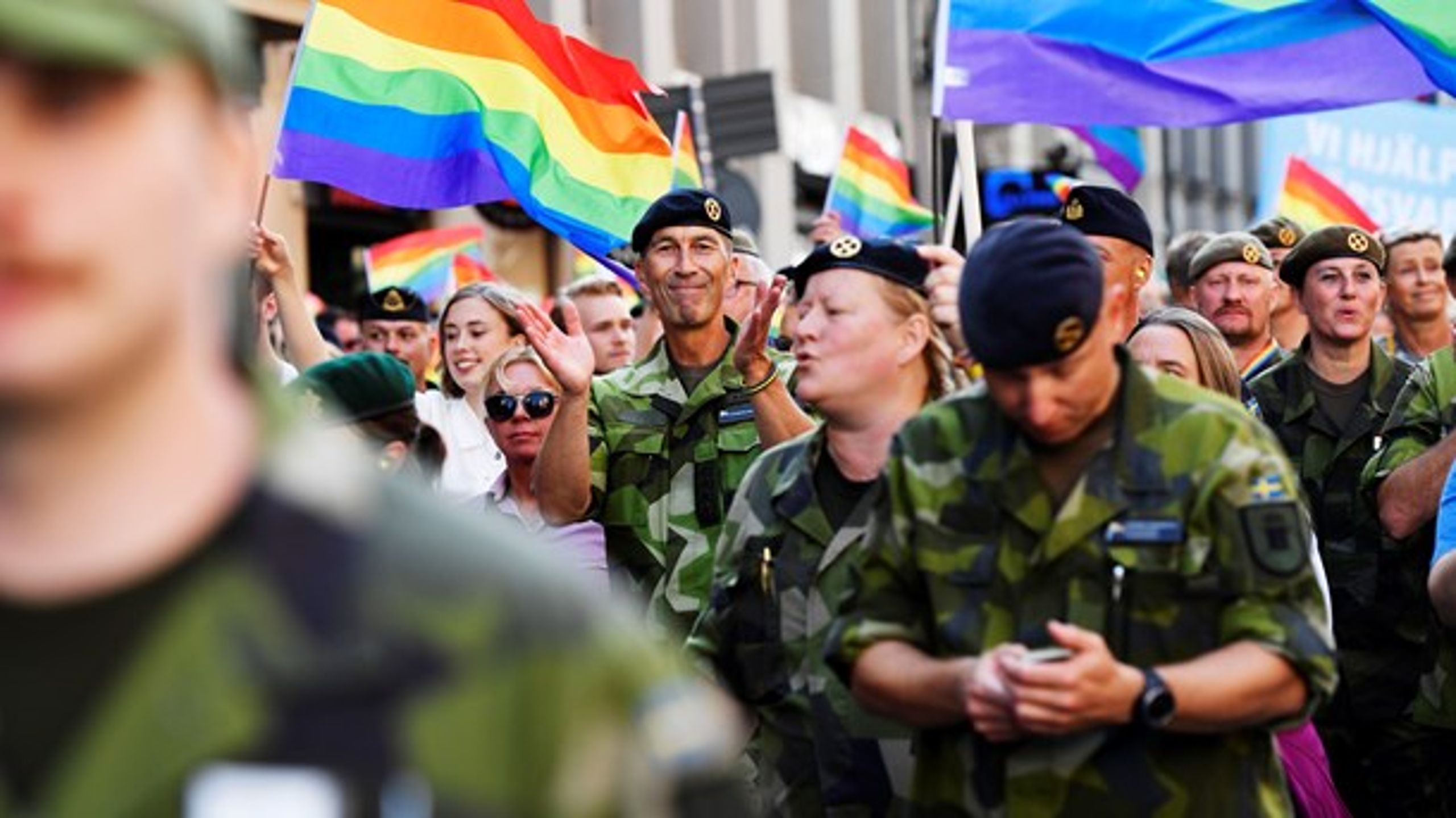 ÖB Micael Bydén och Försvarsmakten i paraden vid&nbsp;Stockholm Pride 2019.