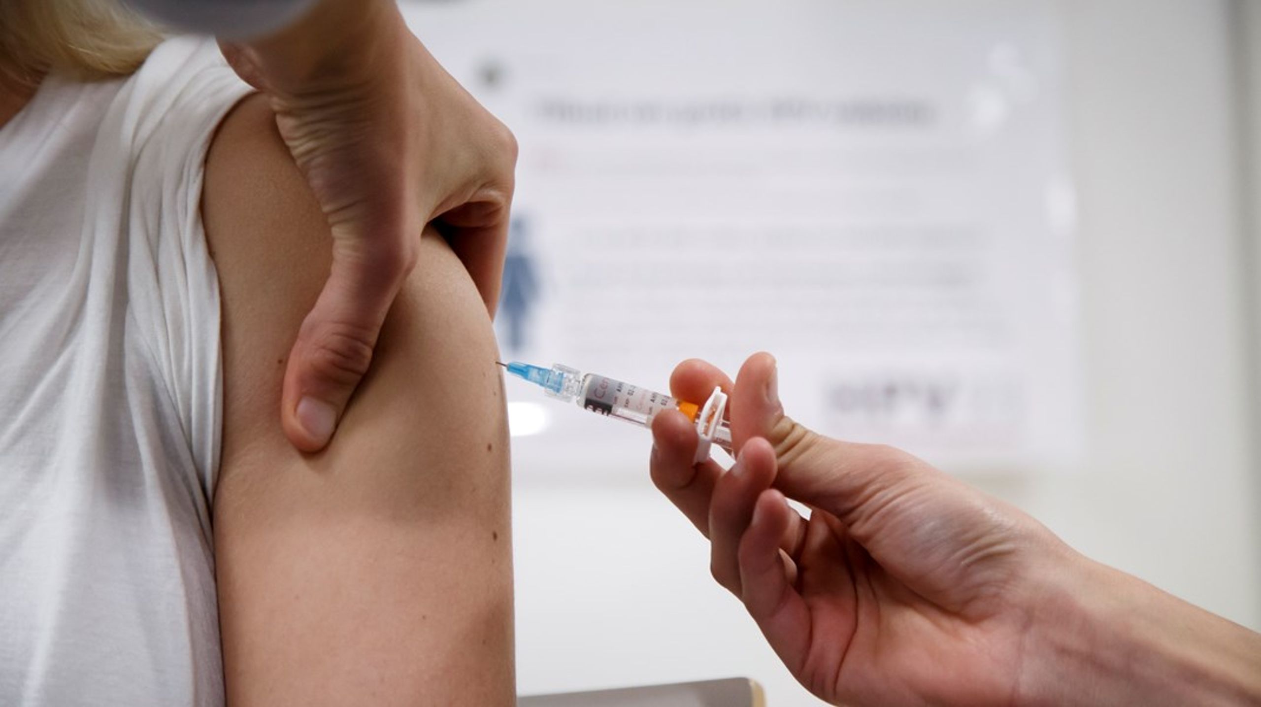 ”Massvaccinationen beräknas pågå från hösten 2021 till våren 2022. Kvinnor som får HPV-vaccin skyddas mot livmoderhalscancer till 90 procent, vilket är ett gott skydd.”