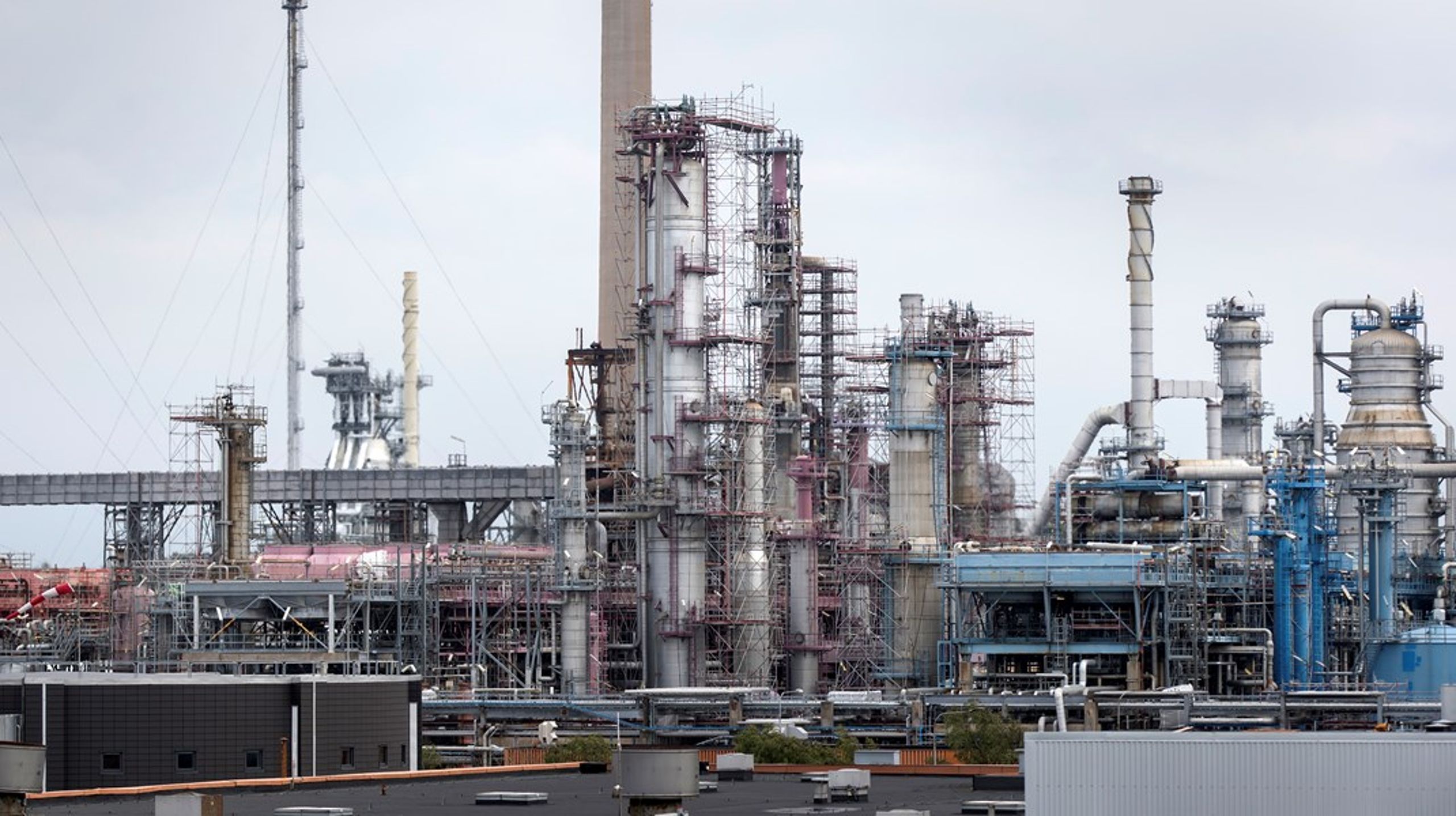 Preems raffinaderi i Lysekil ska ställa om till produktion av förnybara drivmedel. Bolaget kallade de gröna&nbsp;kreditgarantierna för efterlängtade när januaripartierna presenterade nyheten i somras.