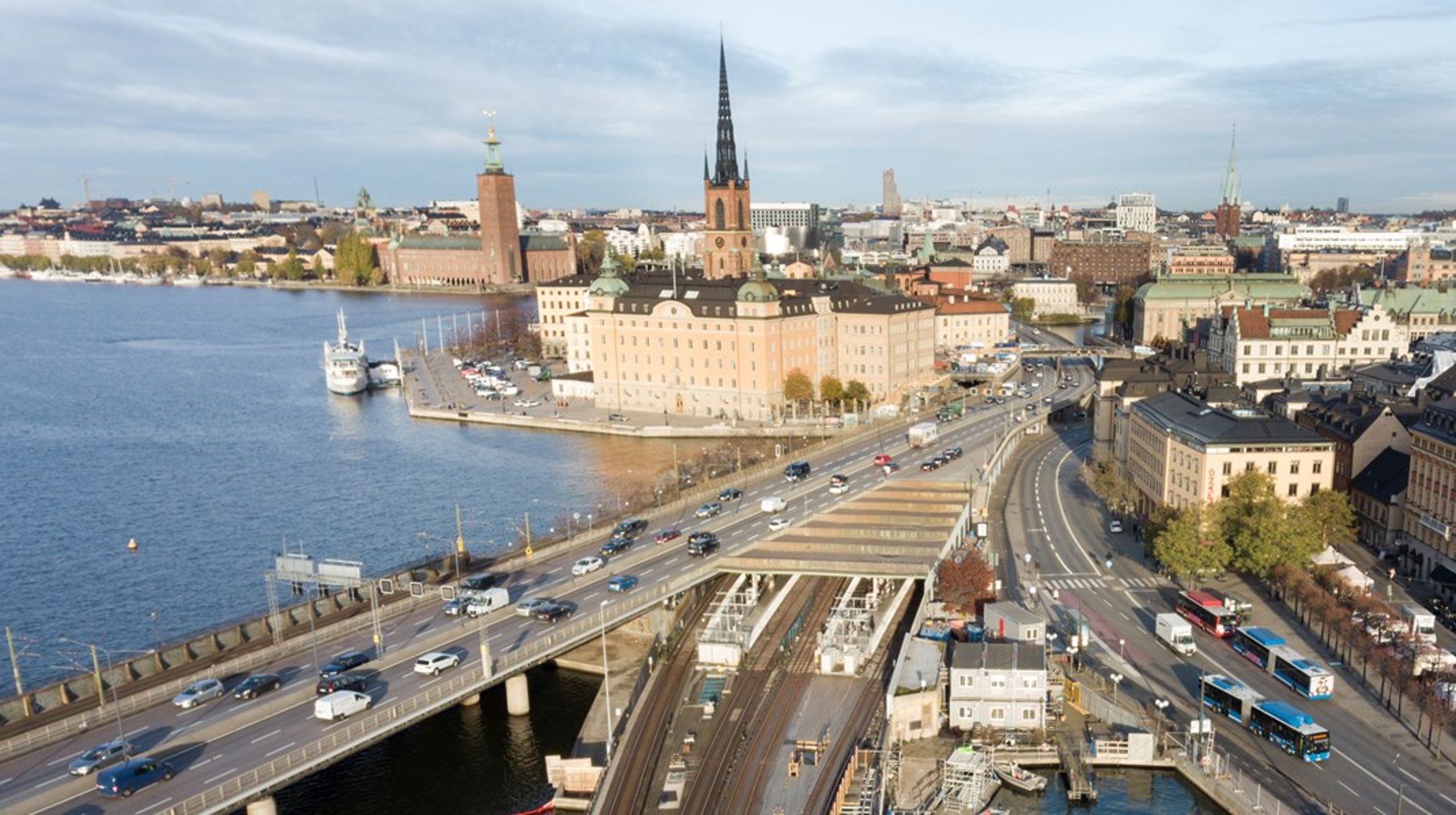 ”De senaste decennierna har staten genomfört betydande besparingar på Stockholmsregionens andel av de nationella infrastrukturinvesteringarna.”