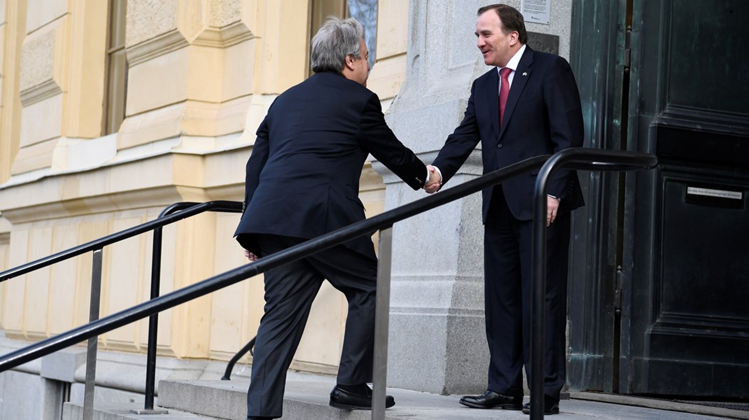 FN:s generalsekreterare António Guterres hälsar på statsminister Stefan Löfven i Stockholm 2018.&nbsp;<b></b>”Problemet i dagens samhälle är inte att medierna rapporterar för mycket om svensk utrikespolitik.”
