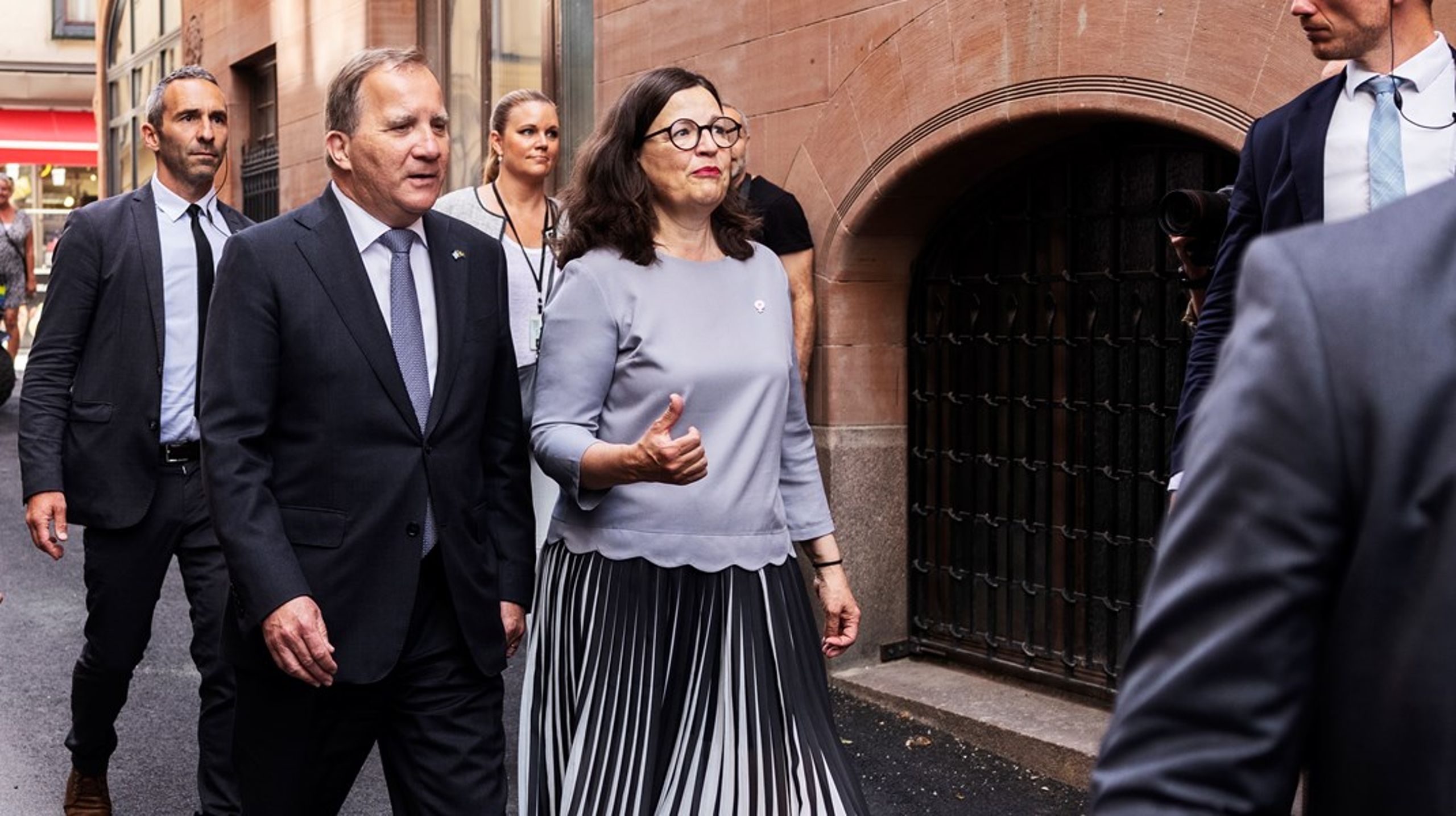 Statsminister Stefan Löfven och utbildningsminister Anna Ekström (S), som nu sitter i en övergångsregering.