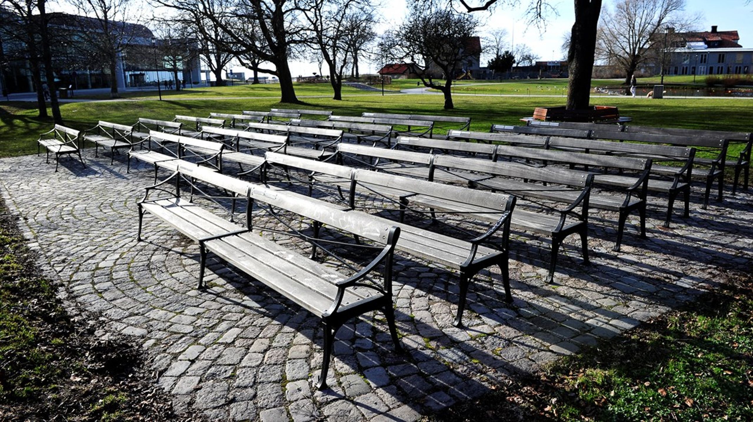 Vem lyckas bäst sätta sina tankar i spinn hos beslutsfattarna när bänkarna är tomma i Visby?<br>