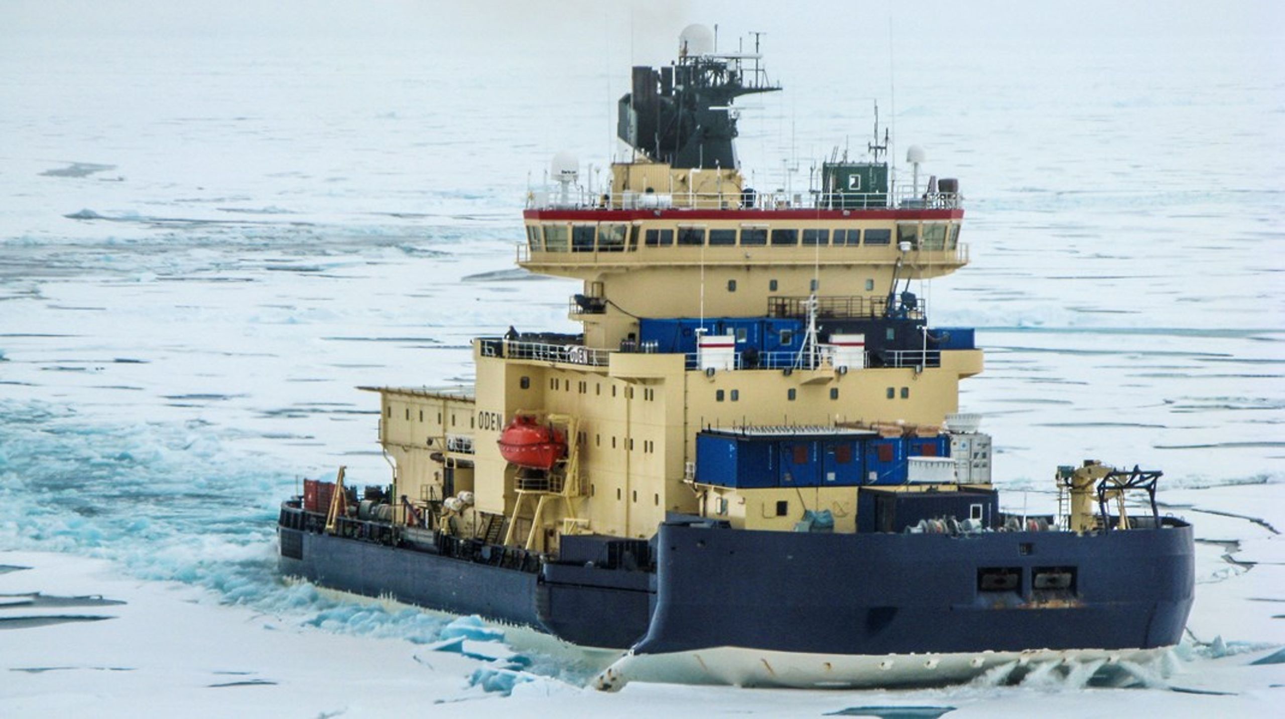 Oden är just nu på väg mot Nordpolen. Under augusti-september genomför Polarforskningssekretariatet expeditionen Synoptic Arctic Survey (SAS) i Arktiska oceanen. (Bild från tidigare Arktis-expedition.)<br>