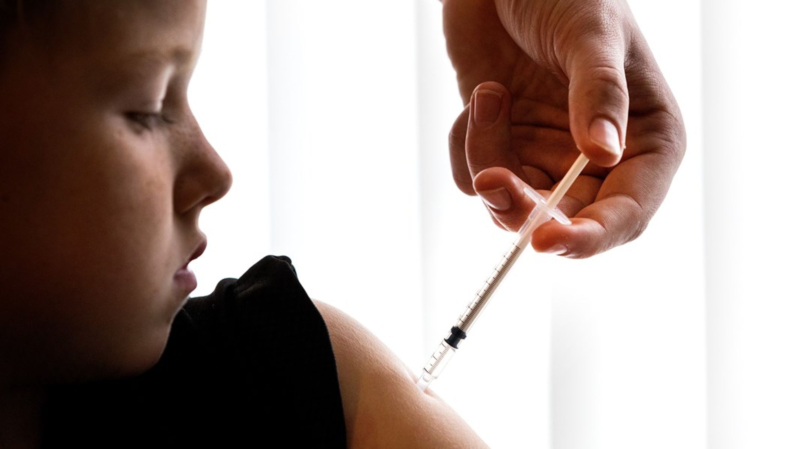 Europeiska läkemedelsmyndigheten (EMA) har godkänt flera vaccin för barn från 12 år.