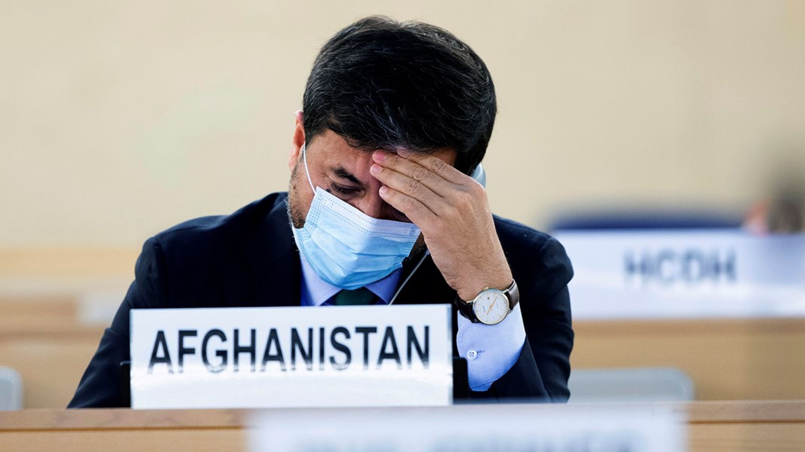 På initiativ av Afghanistan och Pakistan hade FN:s råd för mänskliga rättigheter ett specialinsatt möte igår tisdag om situationen i Afghanistan. Afghanistans representant Dr. Nasir Ahmad Andisha lyssnar på ett anförande under mötet.