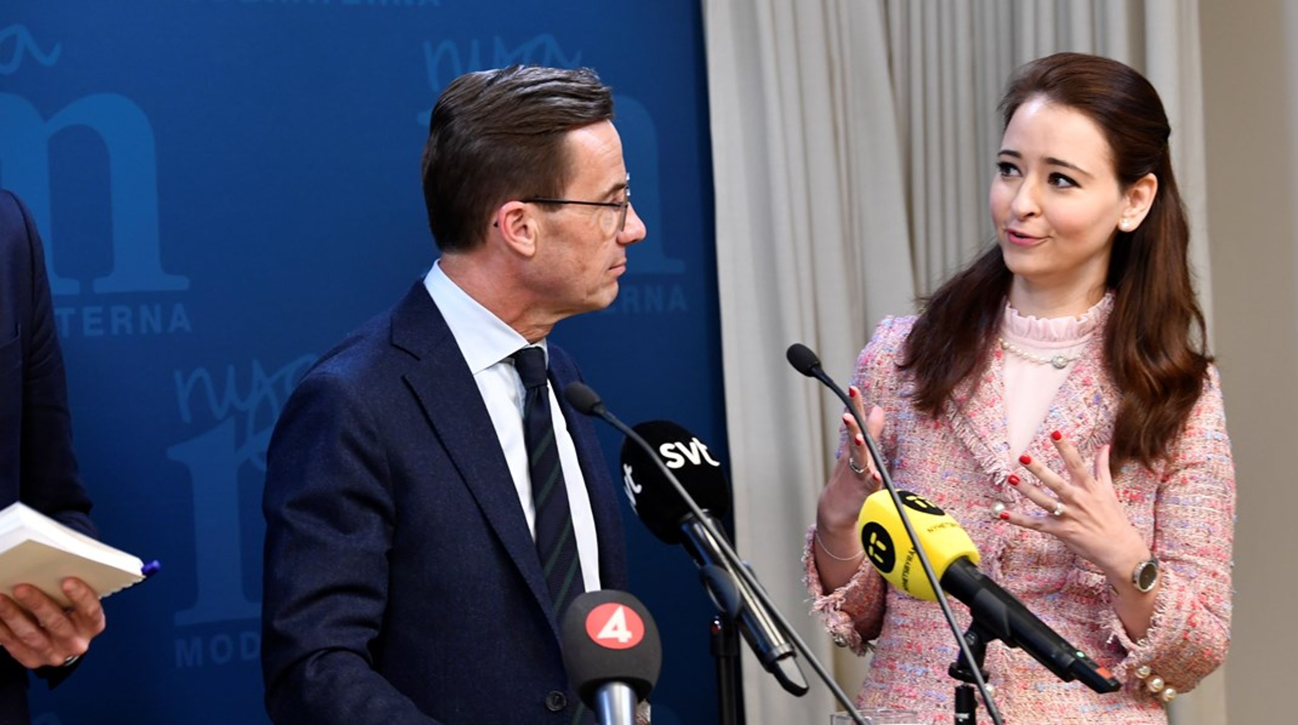 Alice Teodorescu&nbsp;Måwe tillsammans med Moderaternas partiledare Ulf Kristersson.