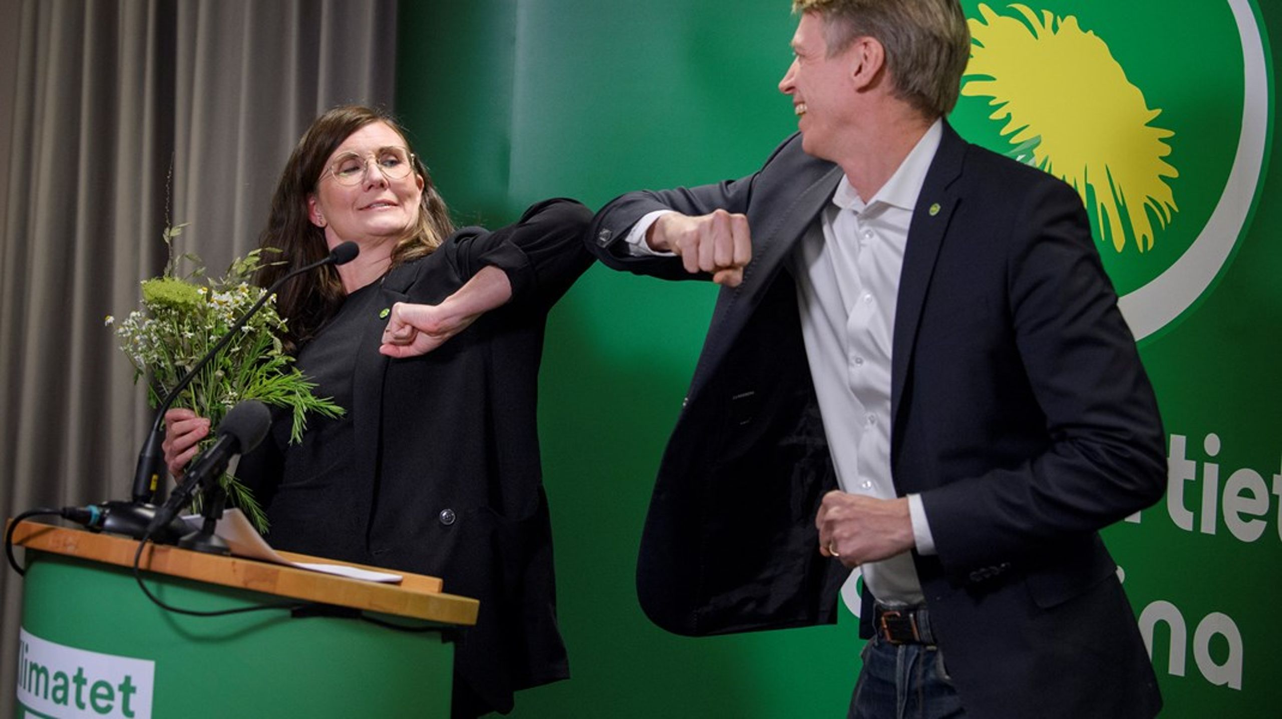 Märta Stenevi och Per Bolund (MP). Debattörerna anser att Miljöpartiet borde städa rent framför egen dörr när det gäller demokrati och yttrandefrihet.