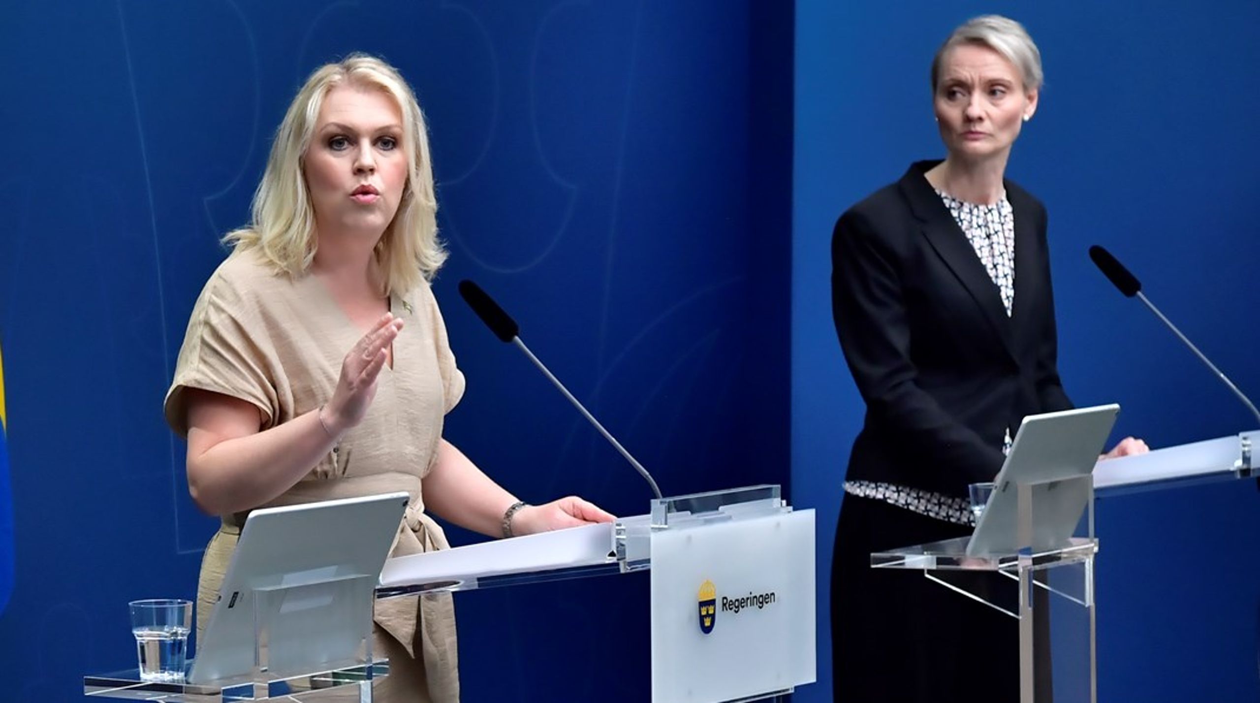 Lena Hallengren och Karin Tegmark Wisell vid en presskonferens våren 2020.&nbsp;