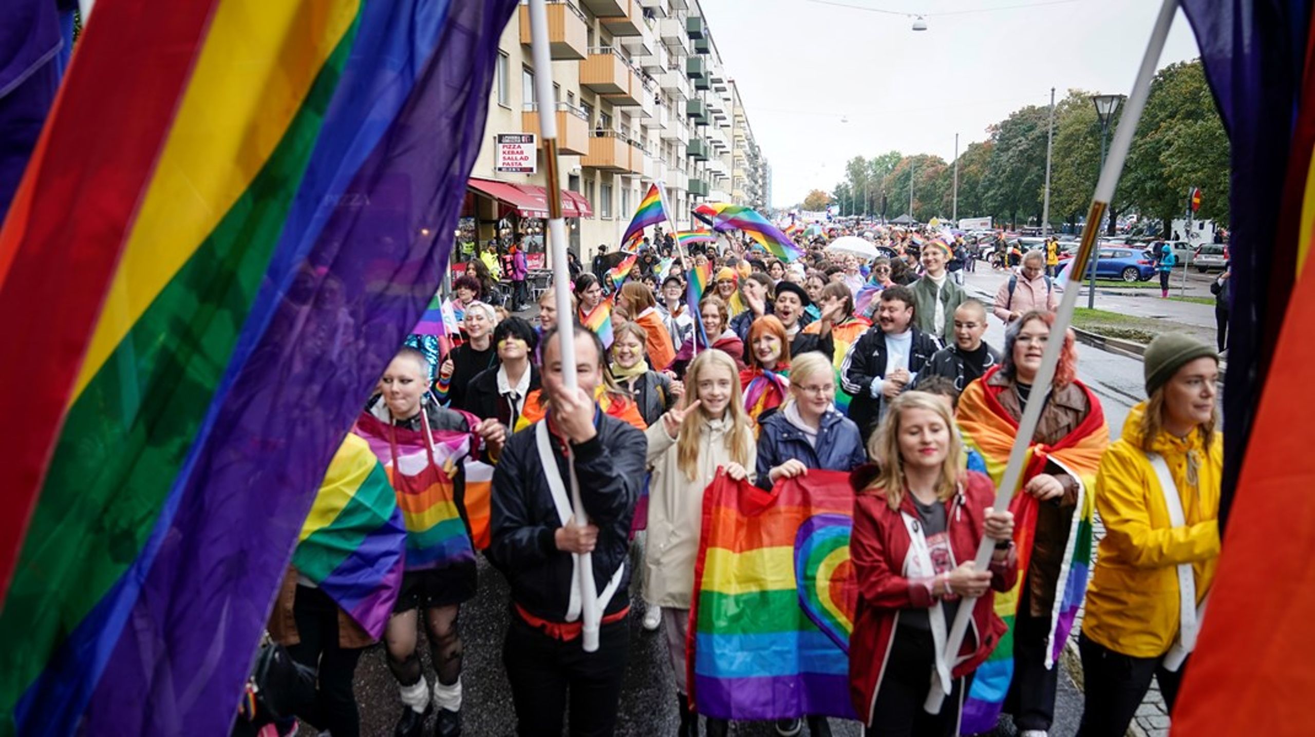 Det behövs pridefestivaler, urfolksperspektiv och rättighetsorganisationer, skriver debattören.