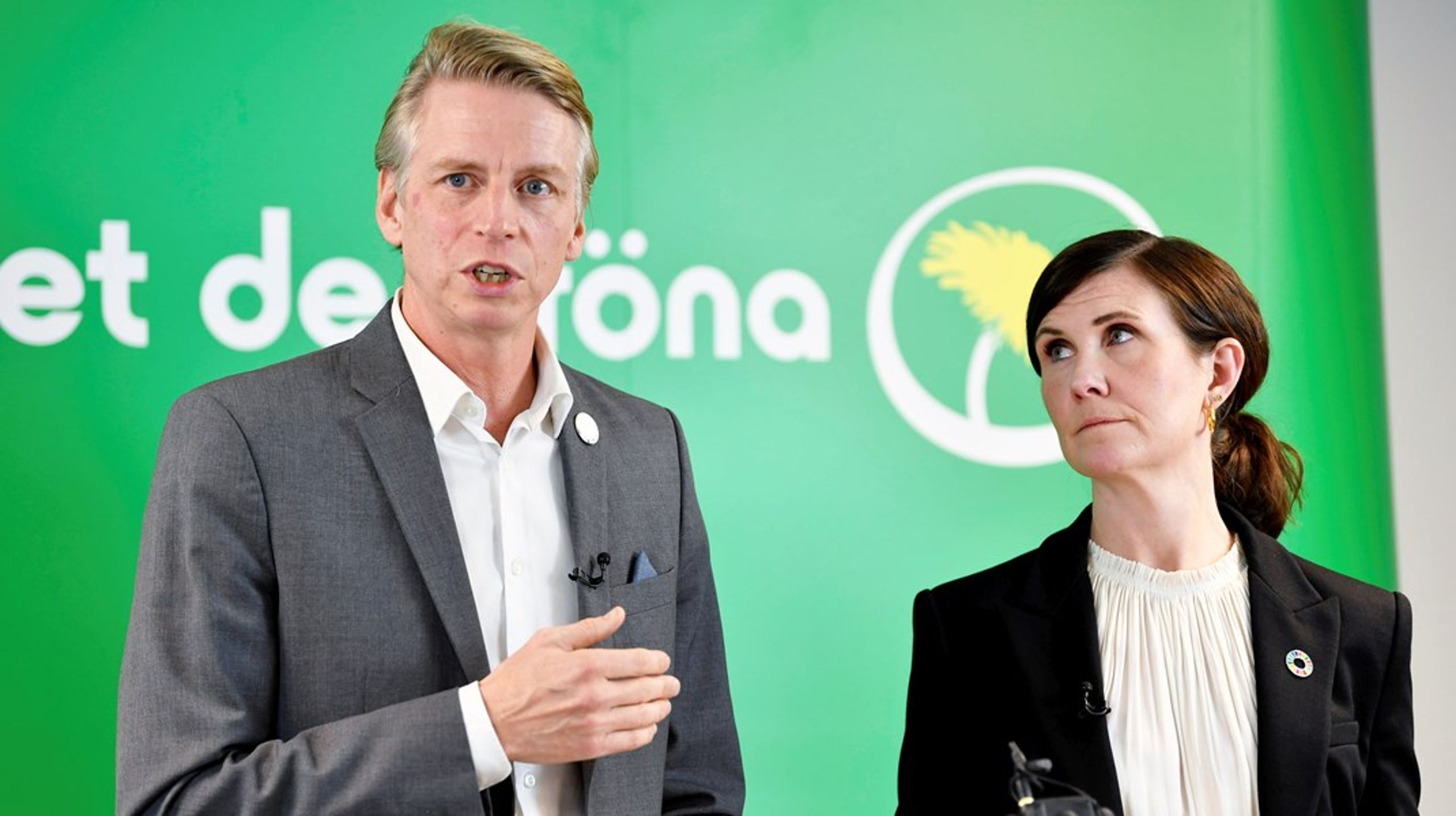 Miljöpartiets Per Bolund och Märta Stenevi. Att verka för ökad bildning hos folket har aldrig varit Miljöpartiets starka sida, skriver debattörerna.&nbsp;