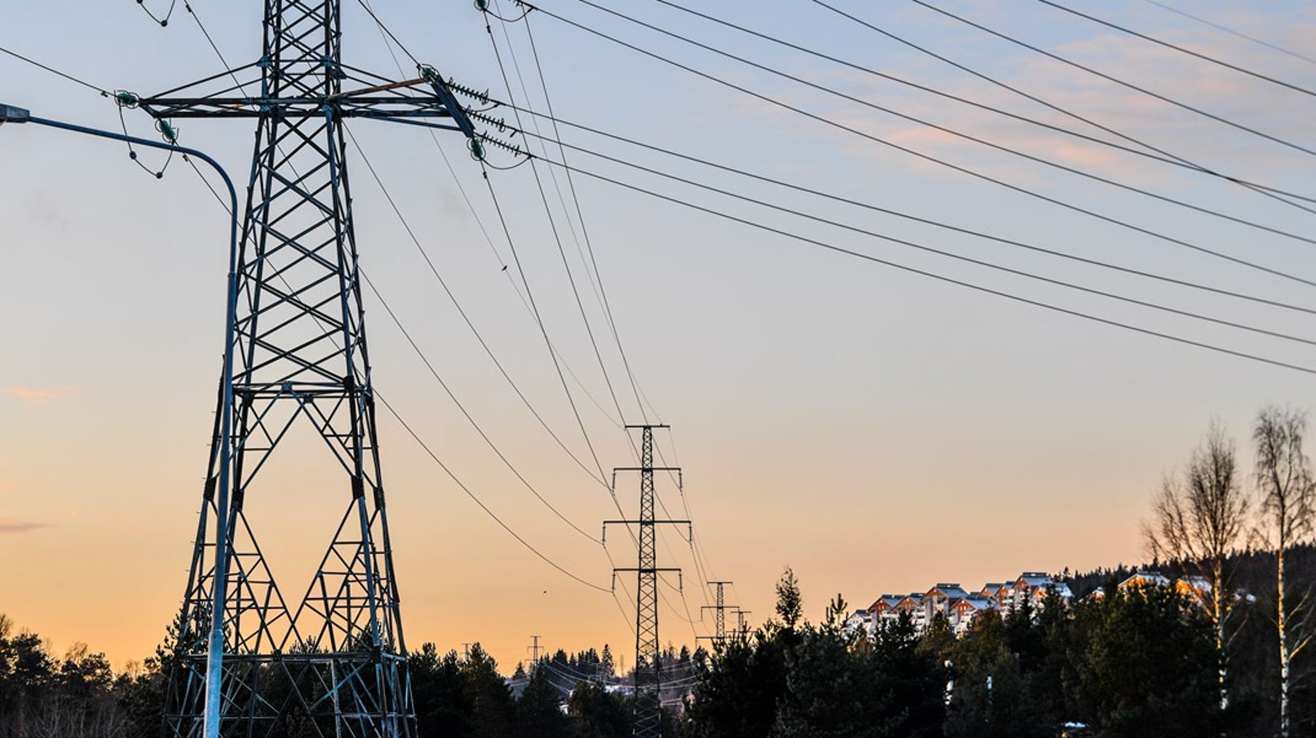 Flera förslag för att uppmuntra till en mer flexibel elmarknad har fastnat hos regeringskansliet. Men nu utlovar nya energiministern en proposition i februari.