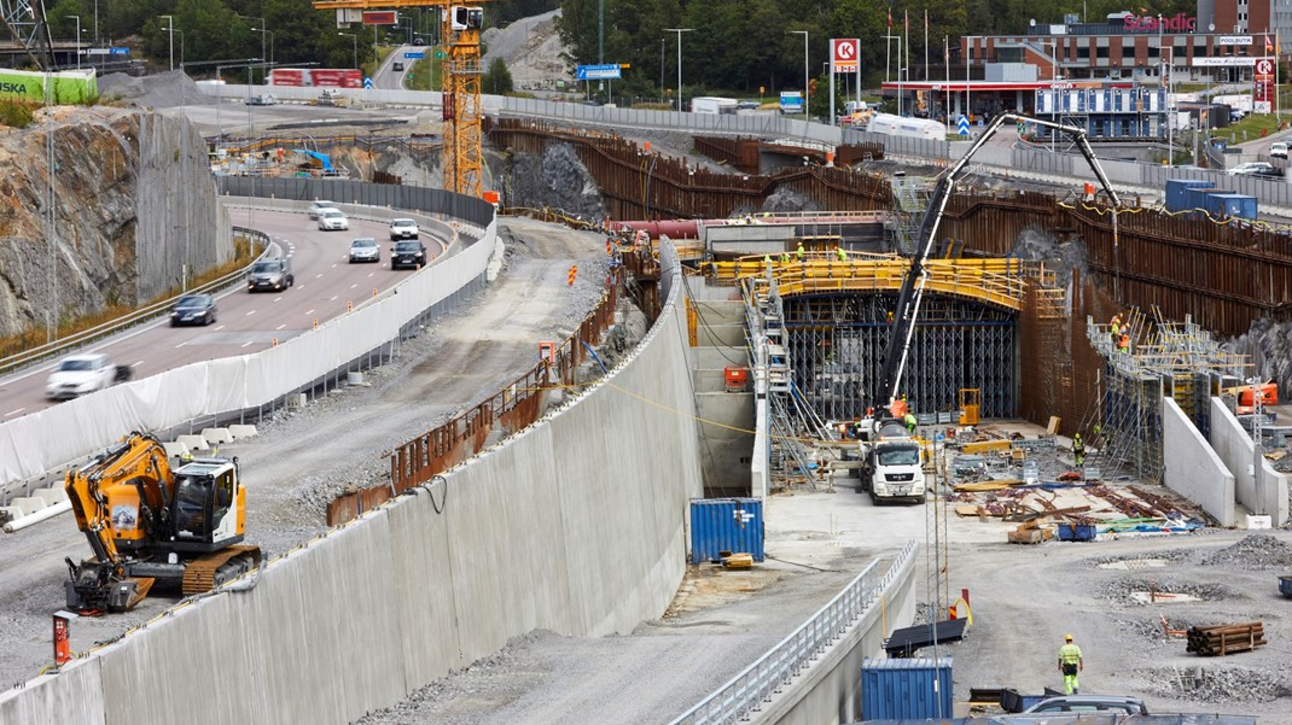 Tvärförbindelse Södertörn, nya leder kring Förbifart Stockholm och motorväg E22 i Blekinge/Skåne är exempel på dyra motorvägsprojekt i Trafikverkets plan, skriver debattören.&nbsp;