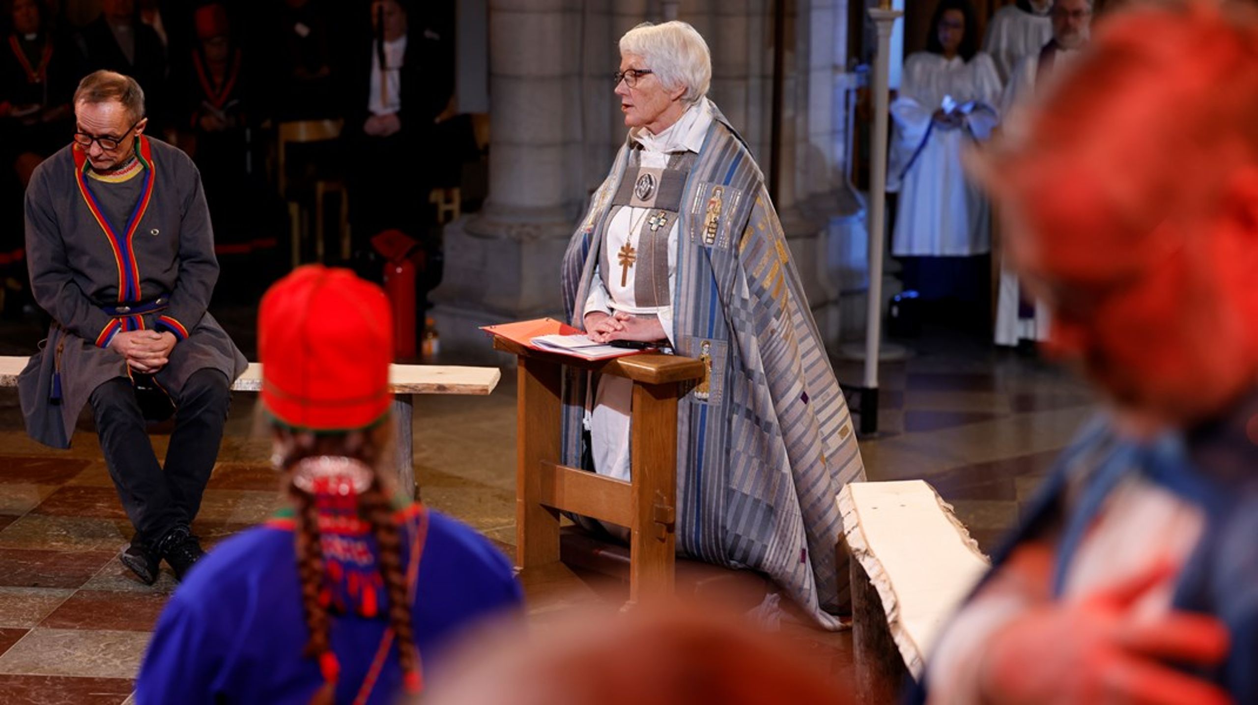 Ärkebiskop Antje Jackelén vid den högtidsgudstjänst i Uppsala domkyrka&nbsp;i slutet av förra året där Svenska kyrkan framförde en officiell ursäkt till det samiska folket för historiska övergrepp.