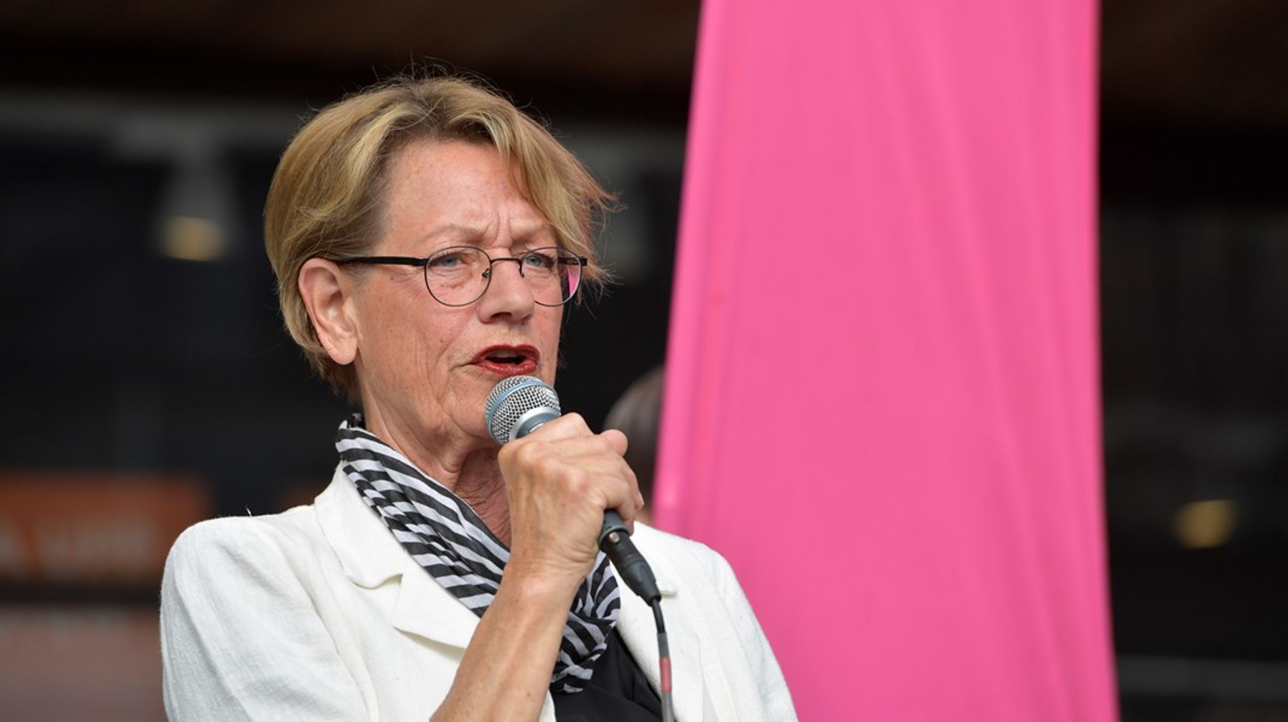 Gudrun Schymans engagemang i organisationen Klimatalliansen kan leda till att hon petas ur Feministiskt initiativ.