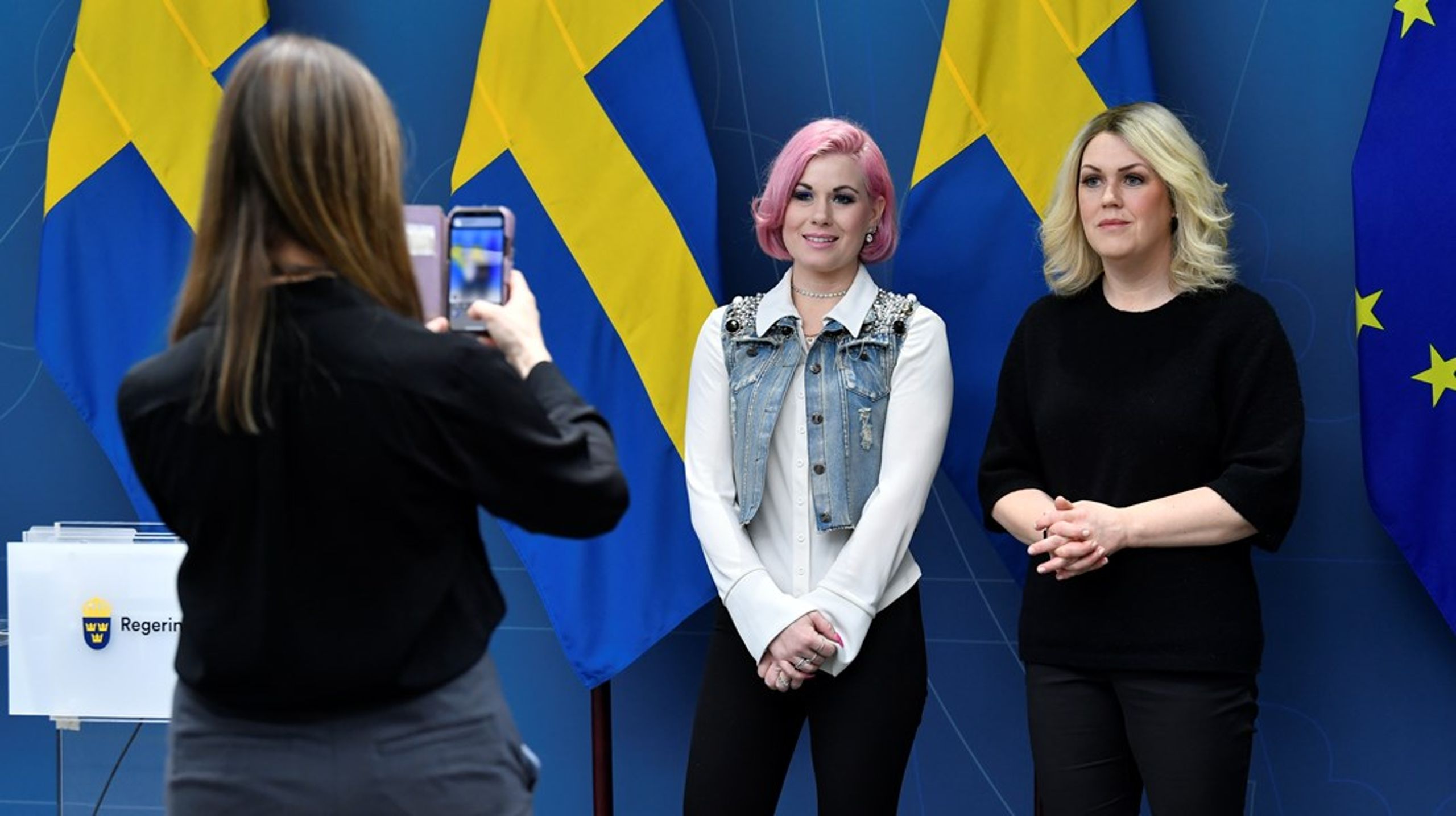 Socialminister Lena Hallengren tillsammans med Melinda Jacobs, Lilla hjärtats familjehemsmamma.