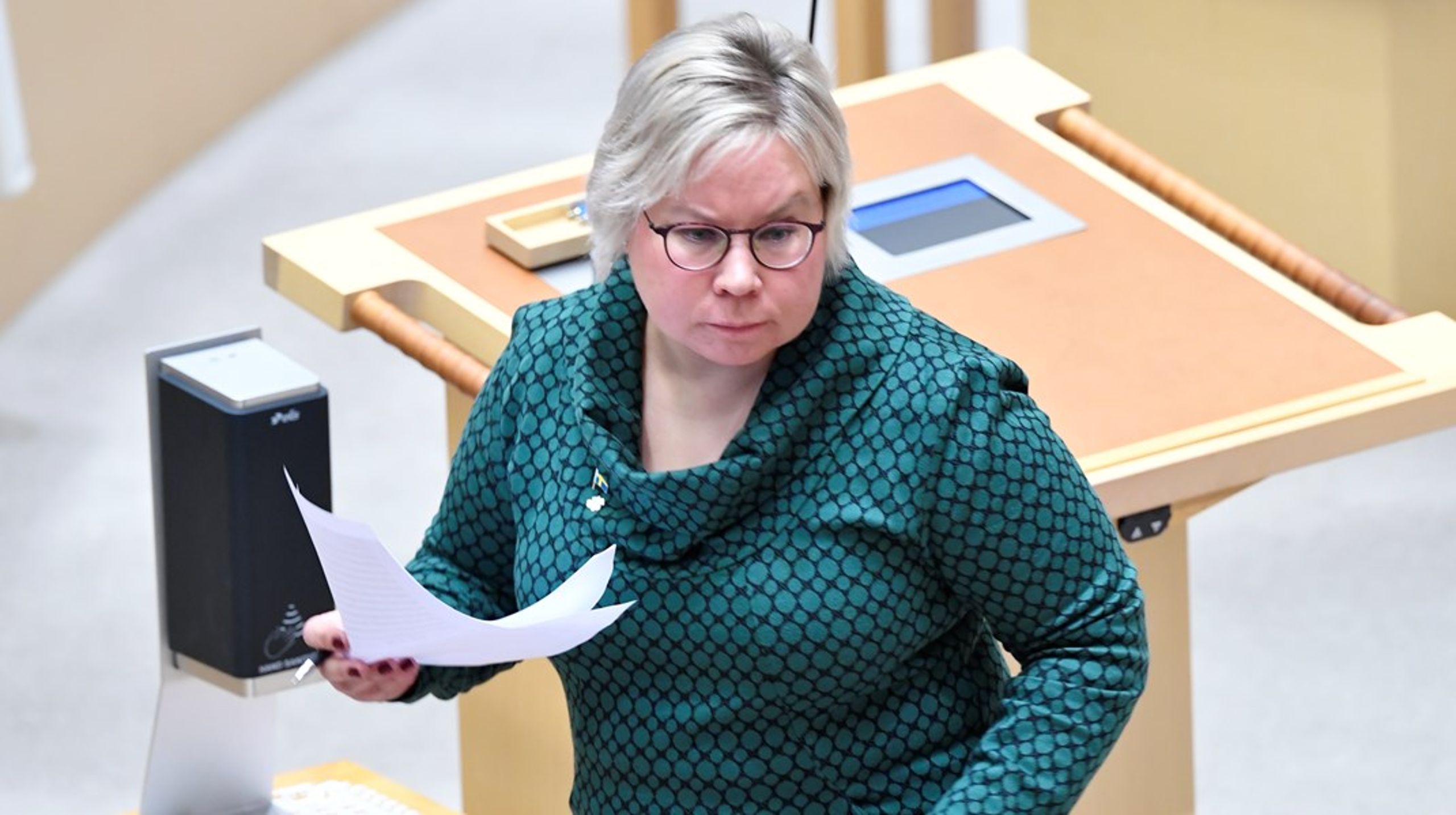 Centerpartiets Linda Modig (C) menar att partiet håller kvar sin linje från partistämman 2019. Men så sent som i höstas ville partiet i en riksdagsmotion se ett utökat tjänstemannaansvar.