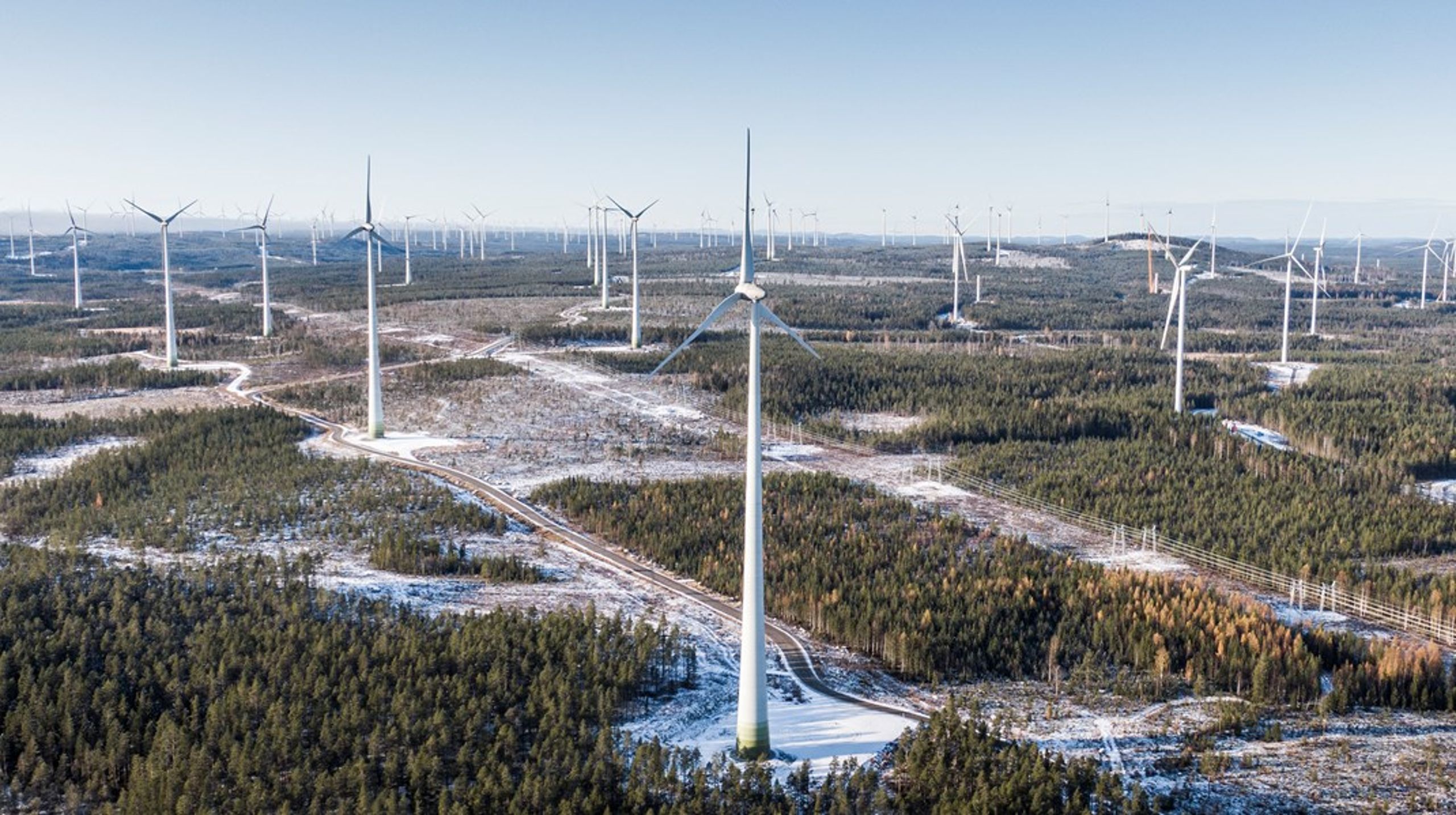 Sverige behöver&nbsp;stärka sin säkerhet genom egen hållbar produktion, skriver debattörerna.