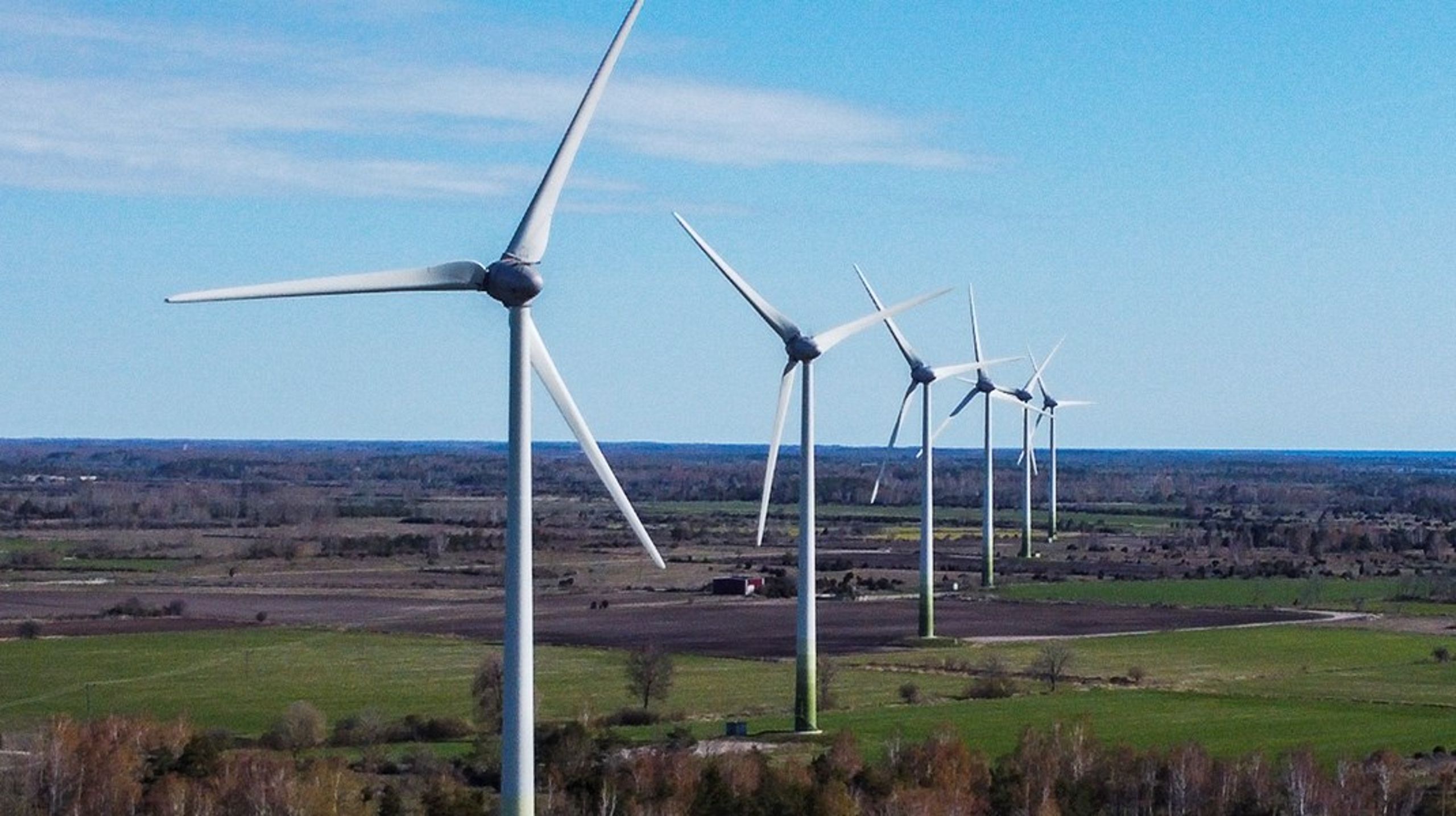”Industrin är tydlig med att bara vindkraften kan byggas så snabbt, i så stor skala och till så låg kostnad som behövs för deras elektrifiering”.