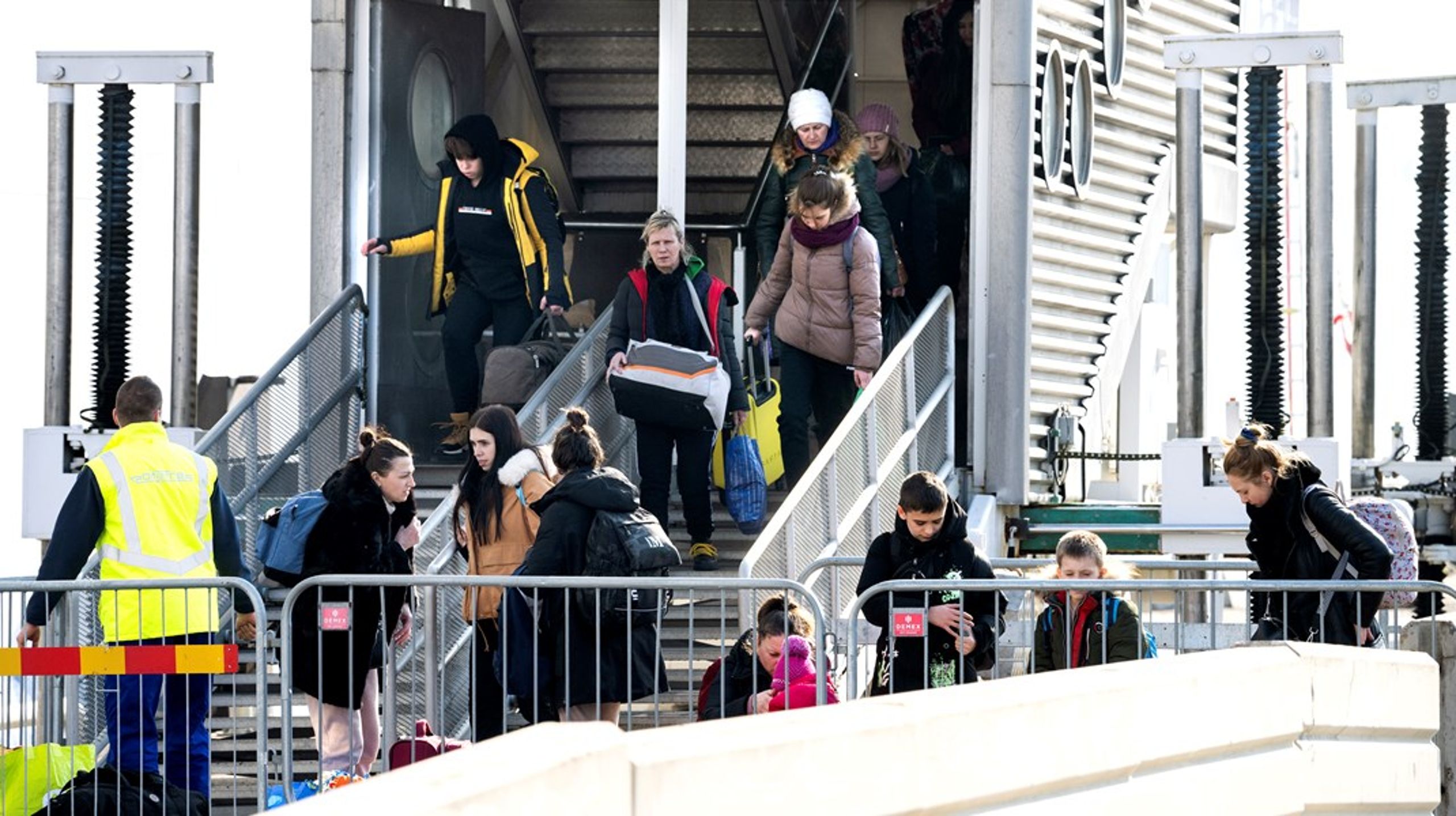 ”Migrationsverkets huvudscenario är att 76&nbsp;000 personer från Ukraina kommer att söka skydd i Sverige fram till halvårsskiftet”.