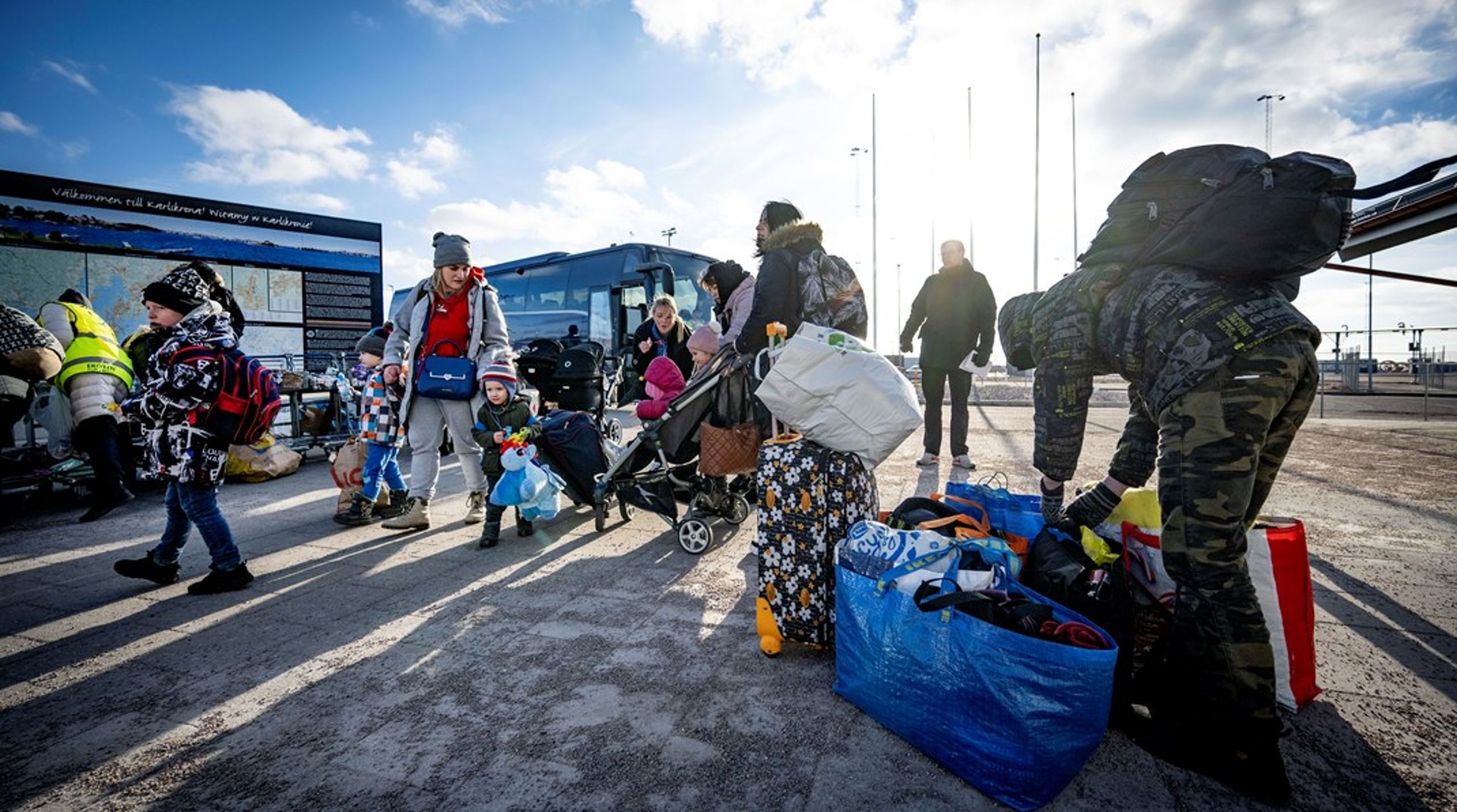 Ukrainska flyktingar i Karskrona.&nbsp;Regeringen vill att asylsökande med vårdutbildning ska kunna börja arbeta inom svensk hälso- och sjukvård.