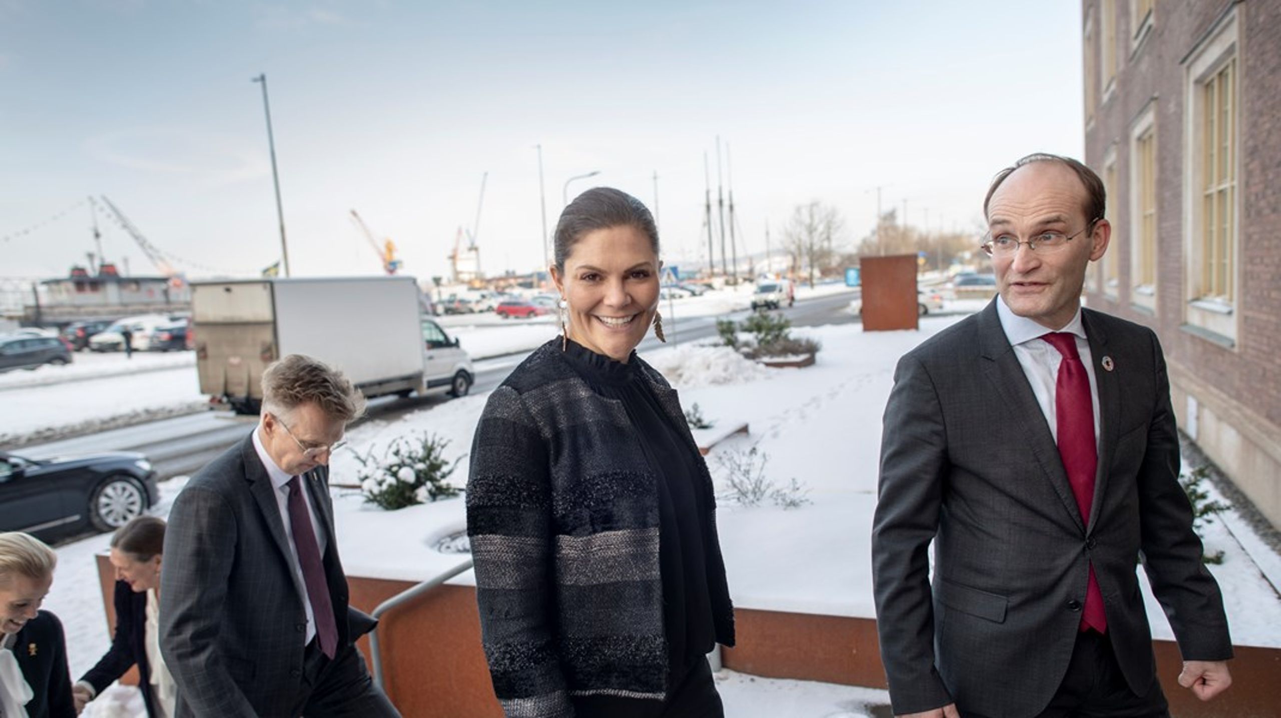 Jakob Granit, här tillsammans med kronprinsessan Victoria, under ett besök på myndigheten 2019.<br>