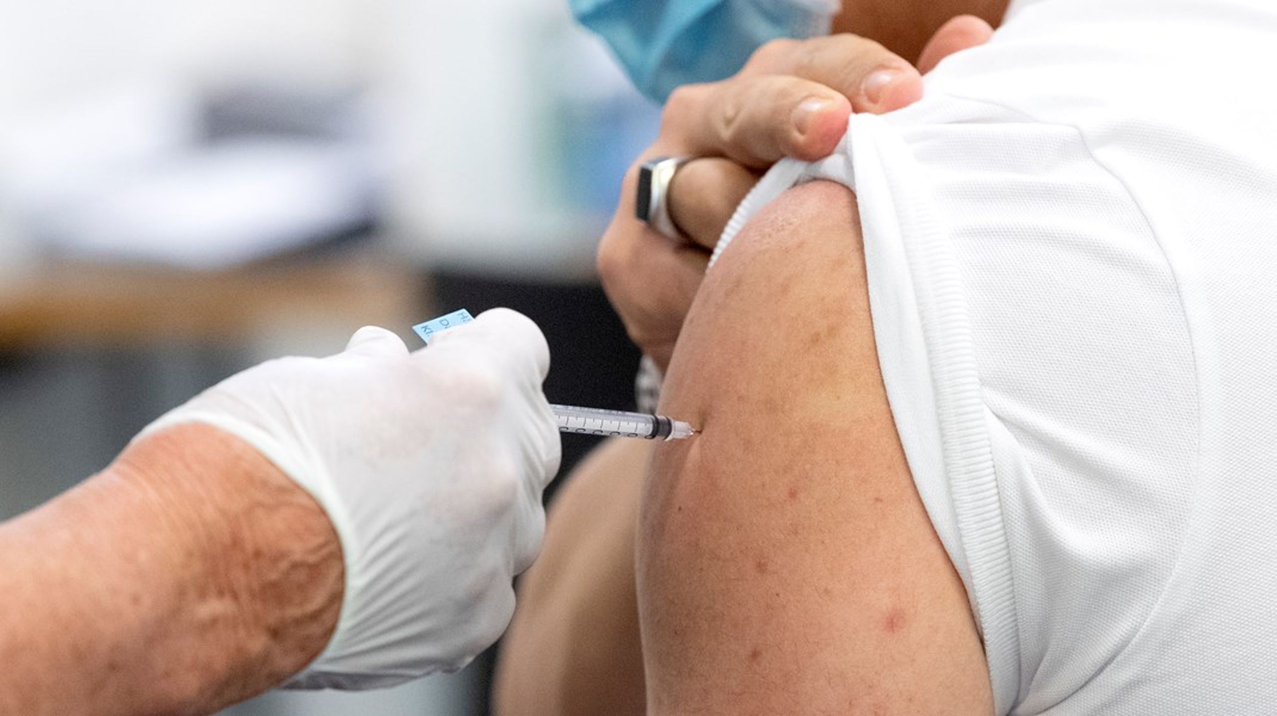 Folkhälsomyndigheten har nya rekommendationer för covid-19-vaccin för i höst.