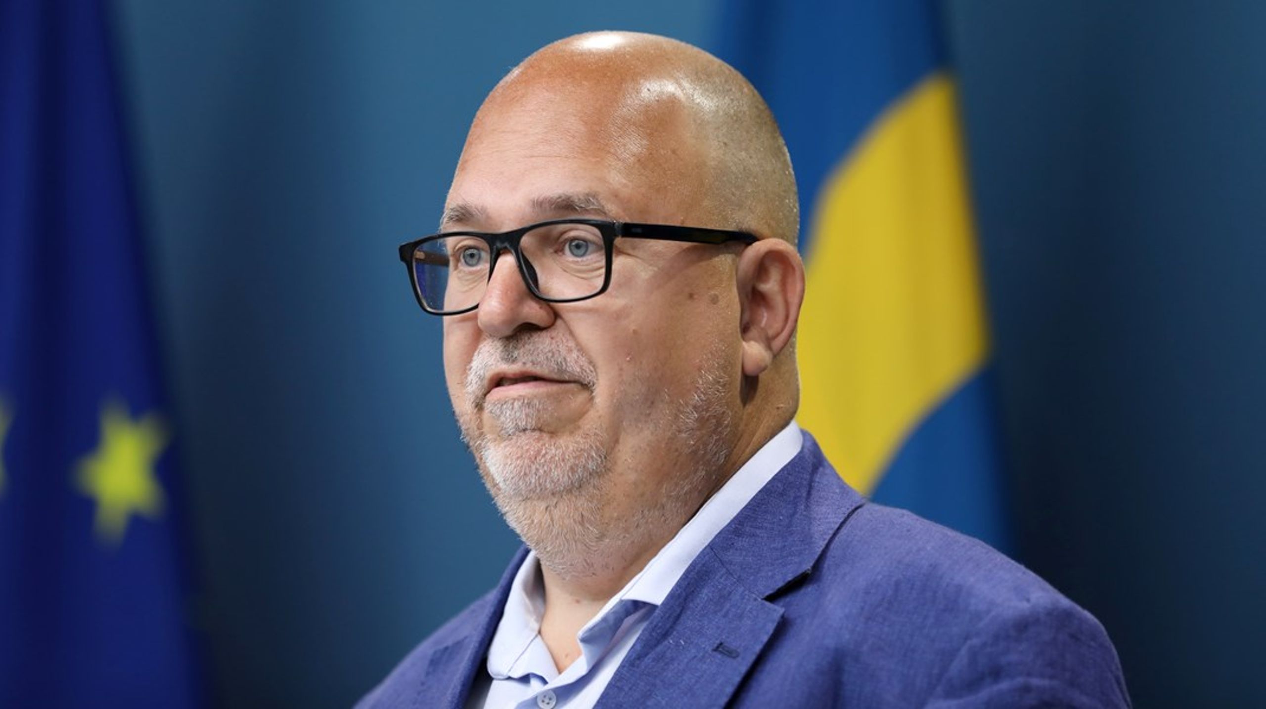 <div>Näringsminister Thorwaldsson (S) utser Pär Malmberg till utredare för ökad försörjningsberedskap för varor och tjänster från industrin. I uppdraget ingår att se över vilka fossila tillgångar som finns att utvinna i Sverige.</div>
