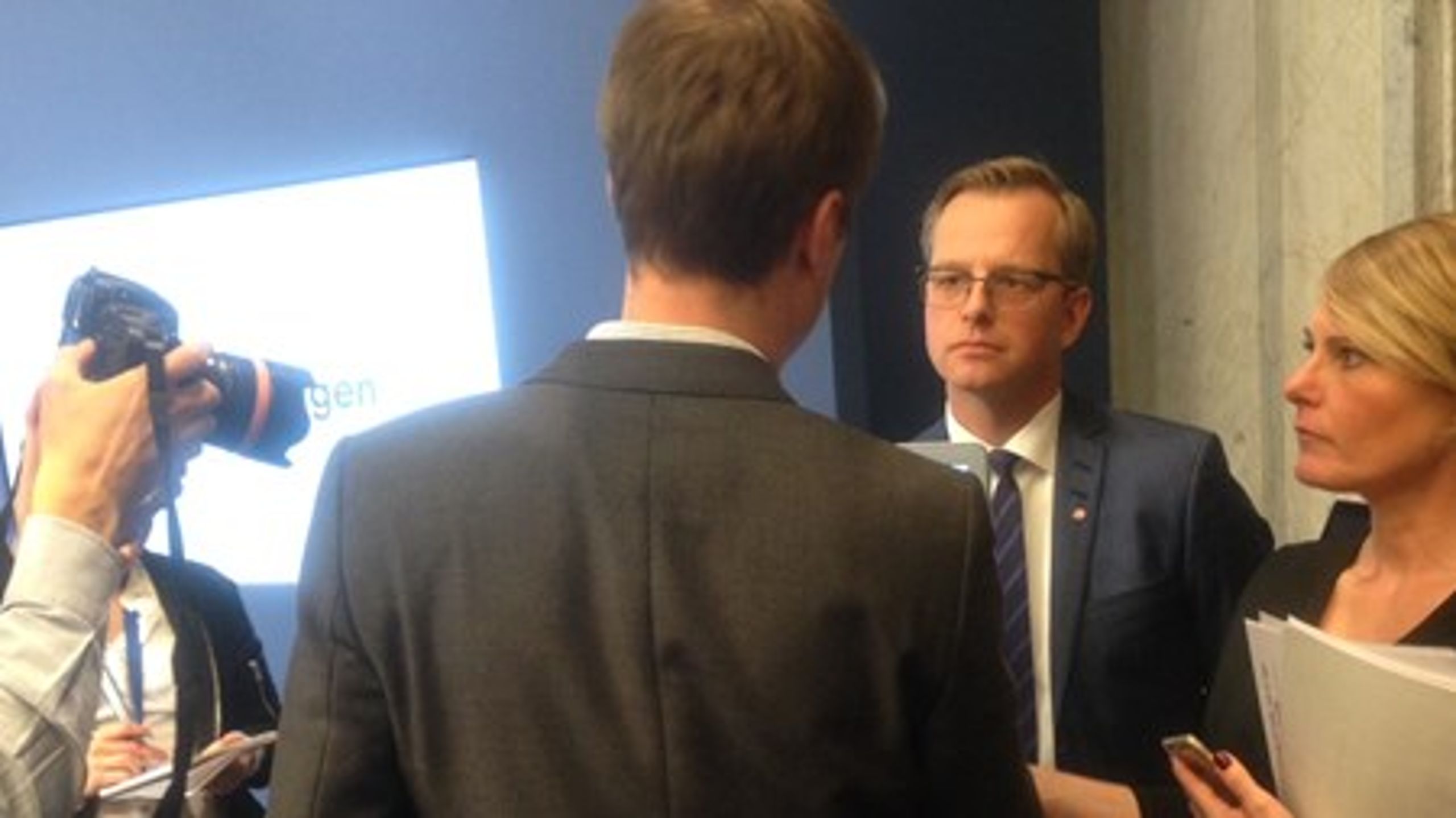 Näringsminister Mikael Damberg under pressträffen med anledning av Vattenfalls begäran om att få regeringens godkännande för en försäljningen av bolagets tyska brunkolsverksamhet.